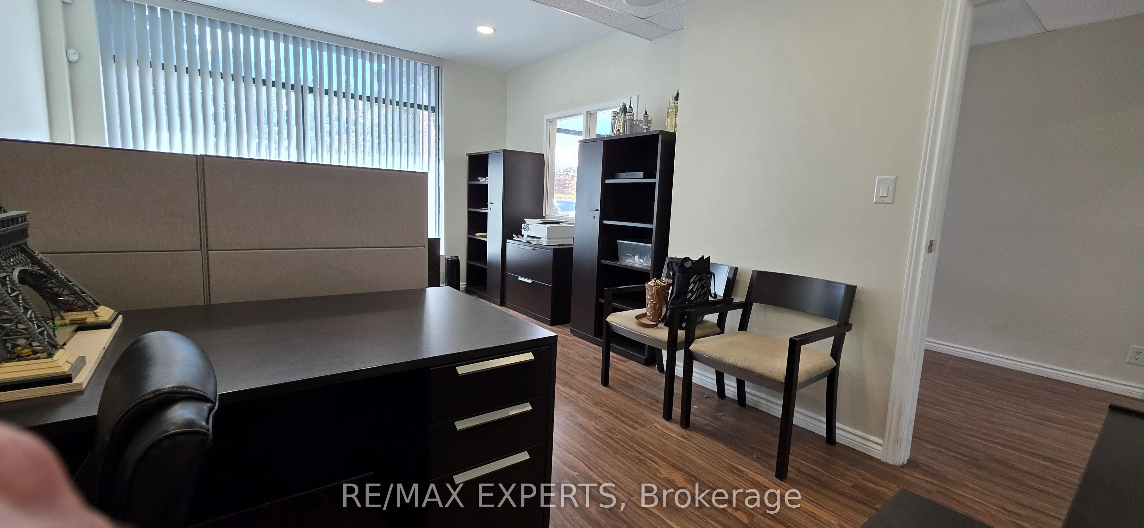 242 Applewood Crescent, #4