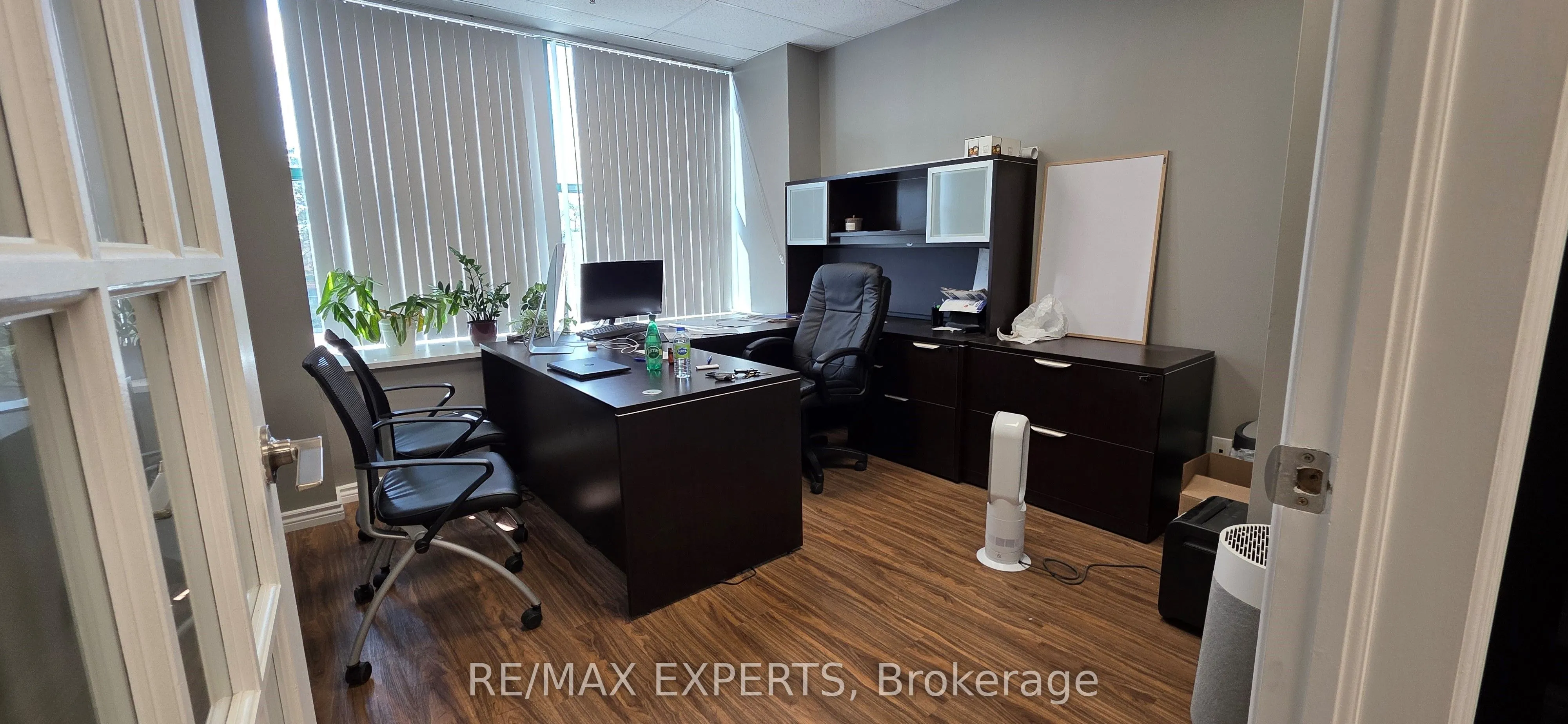 242 Applewood Crescent, #4