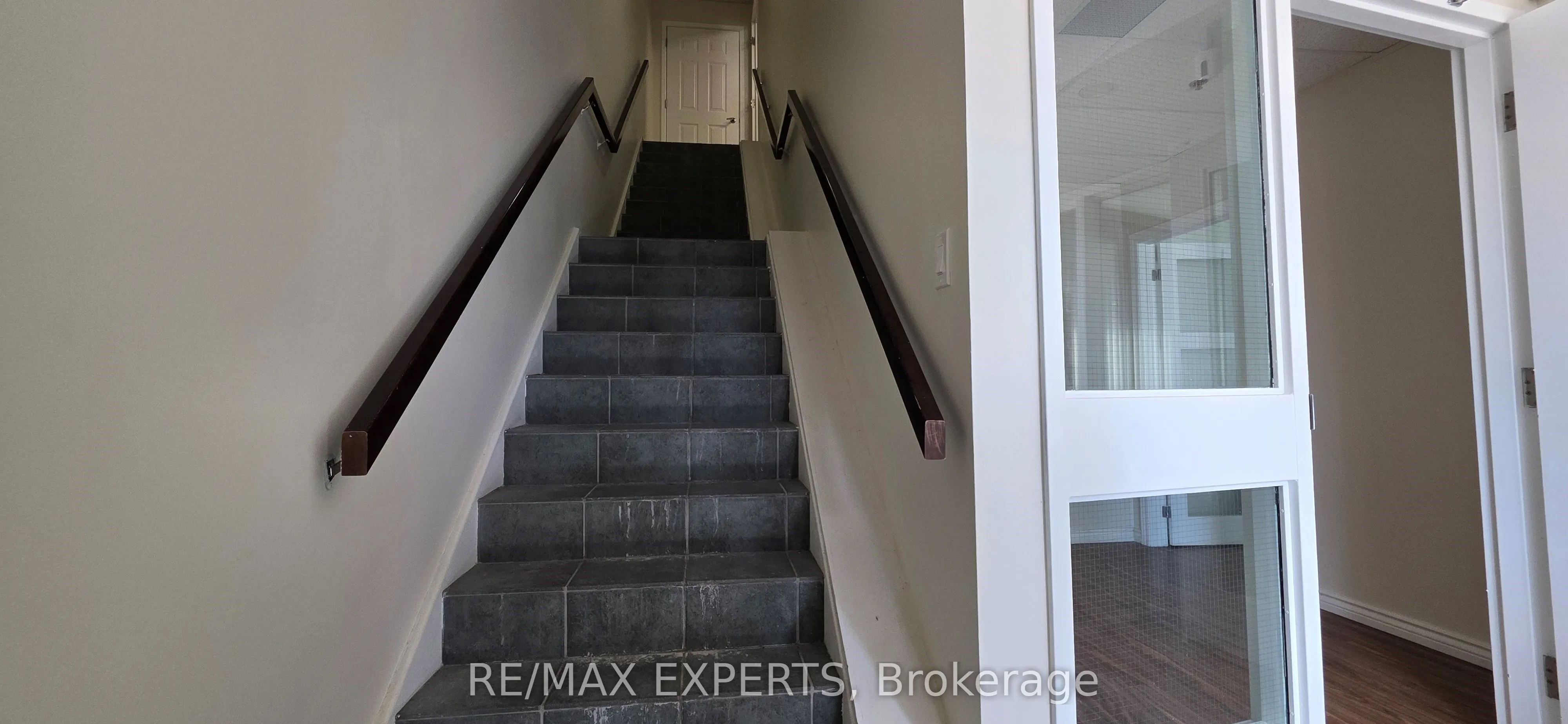 242 Applewood Crescent, #4