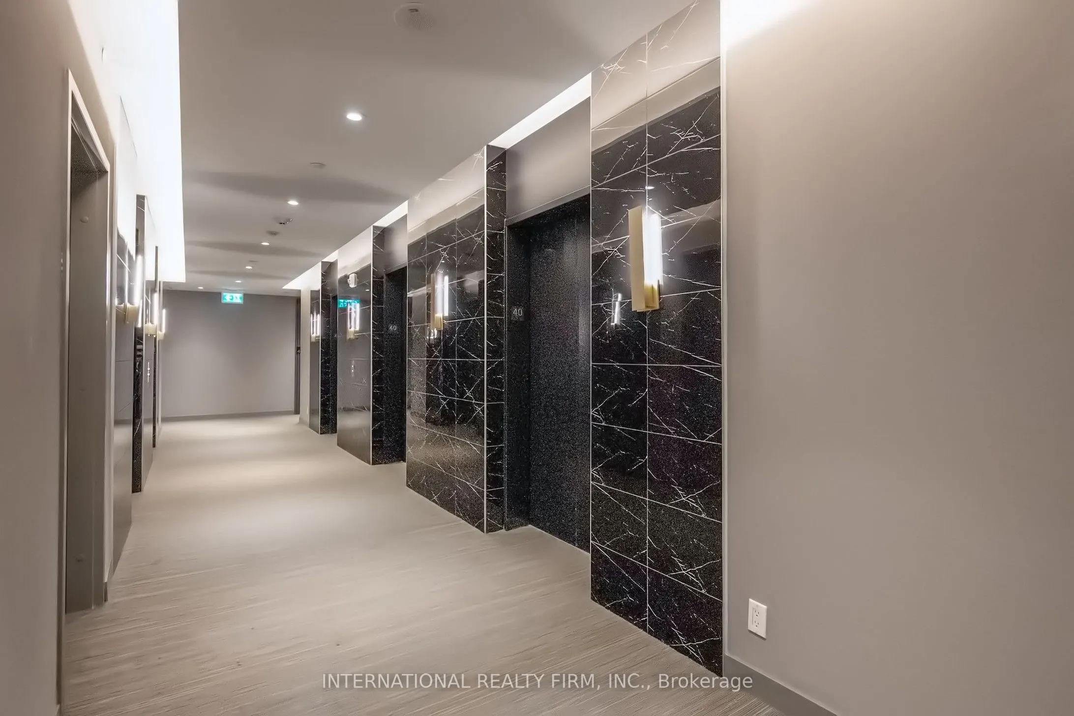 950 Portage Parkway S, #7