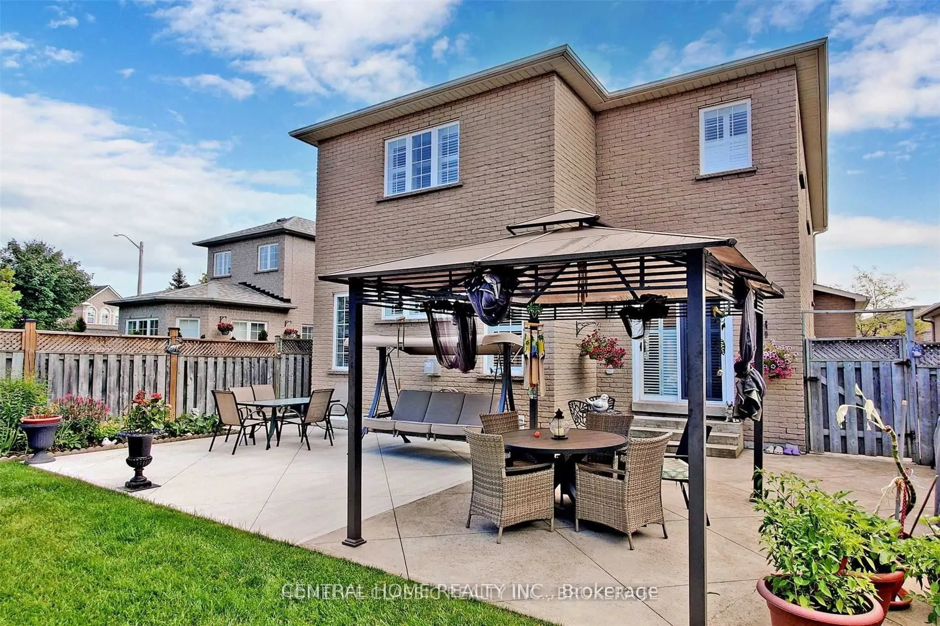 8 Raintree Crescent