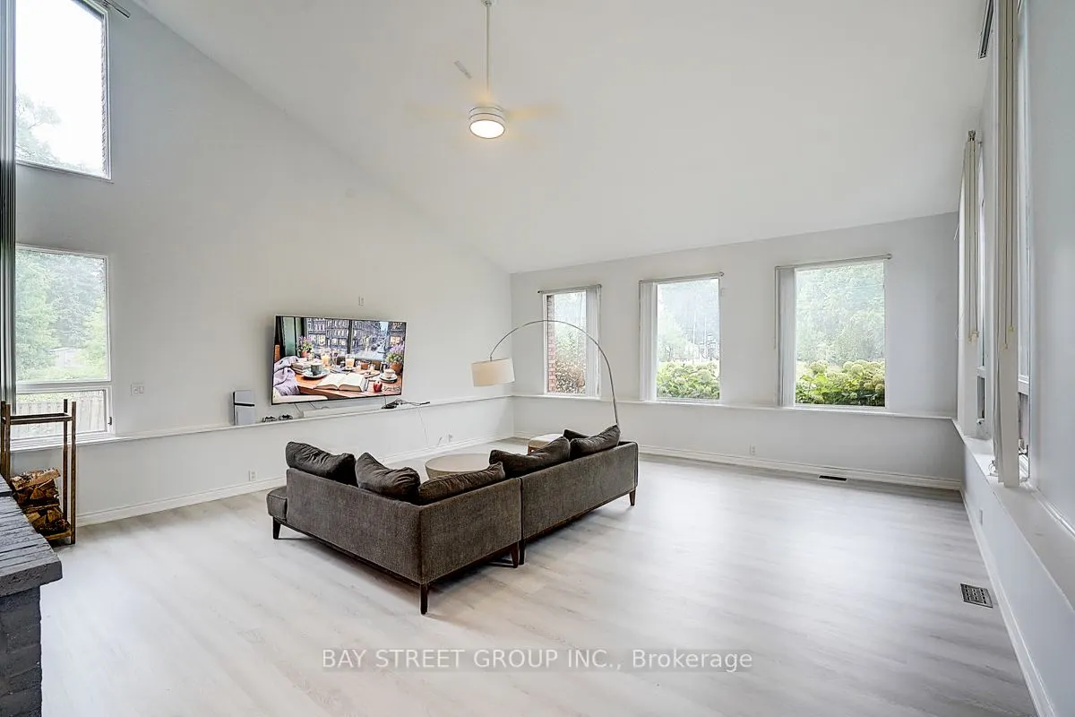 8 Waterbend Drive