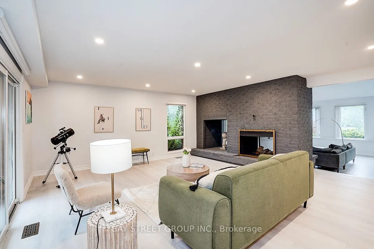 8 Waterbend Drive
