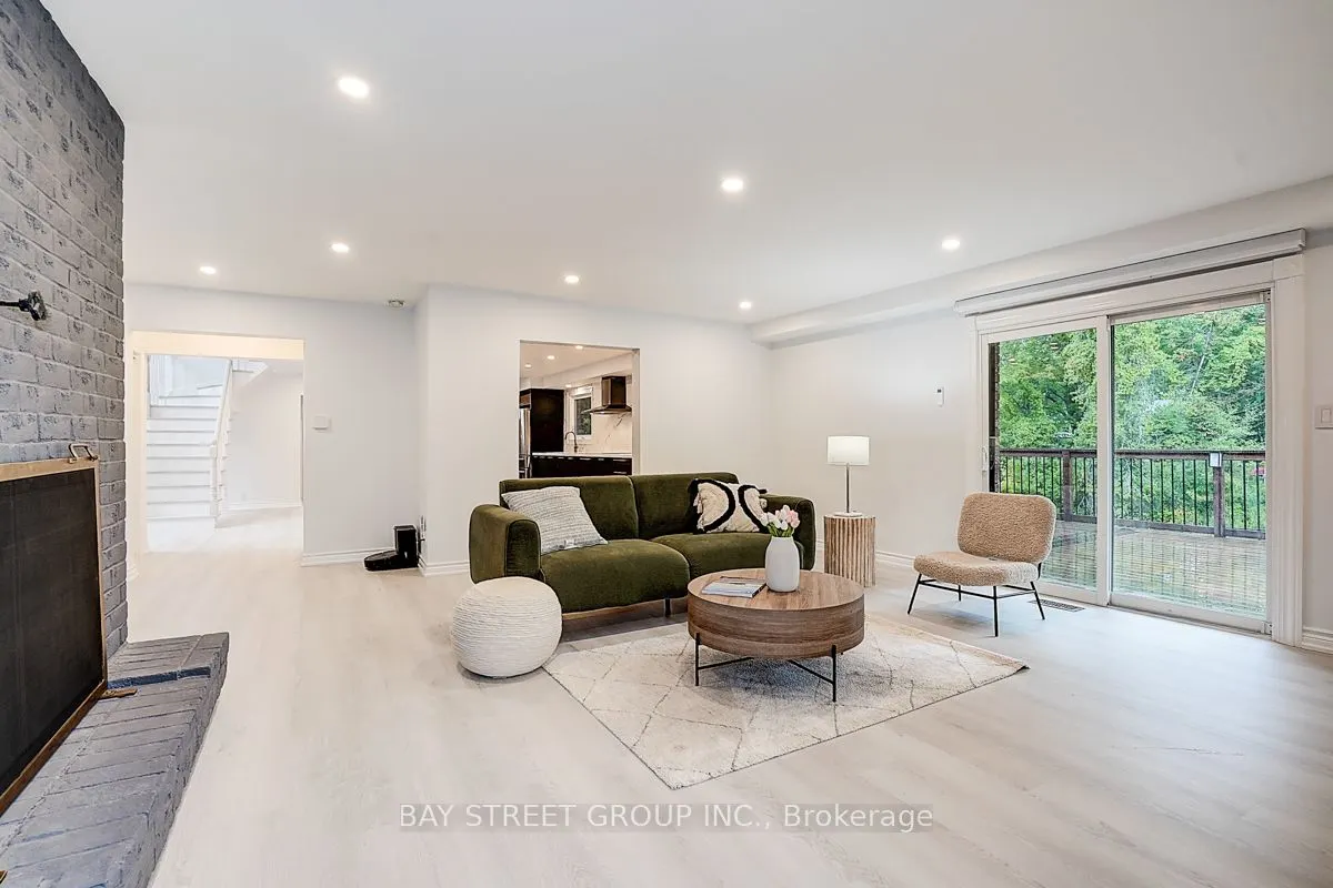 8 Waterbend Drive