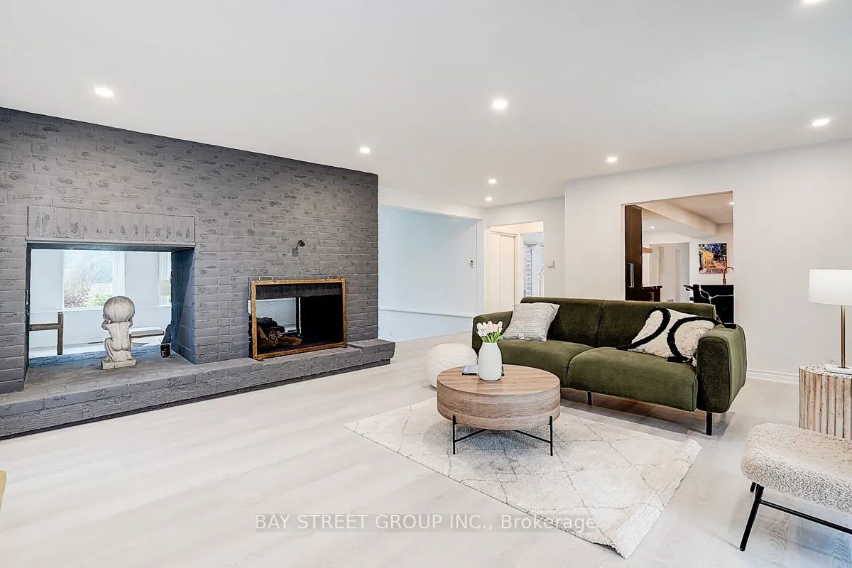 8 Waterbend Drive