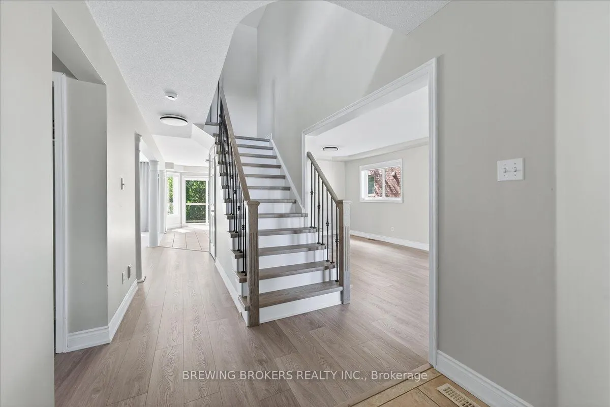 1067 Leslie Drive
