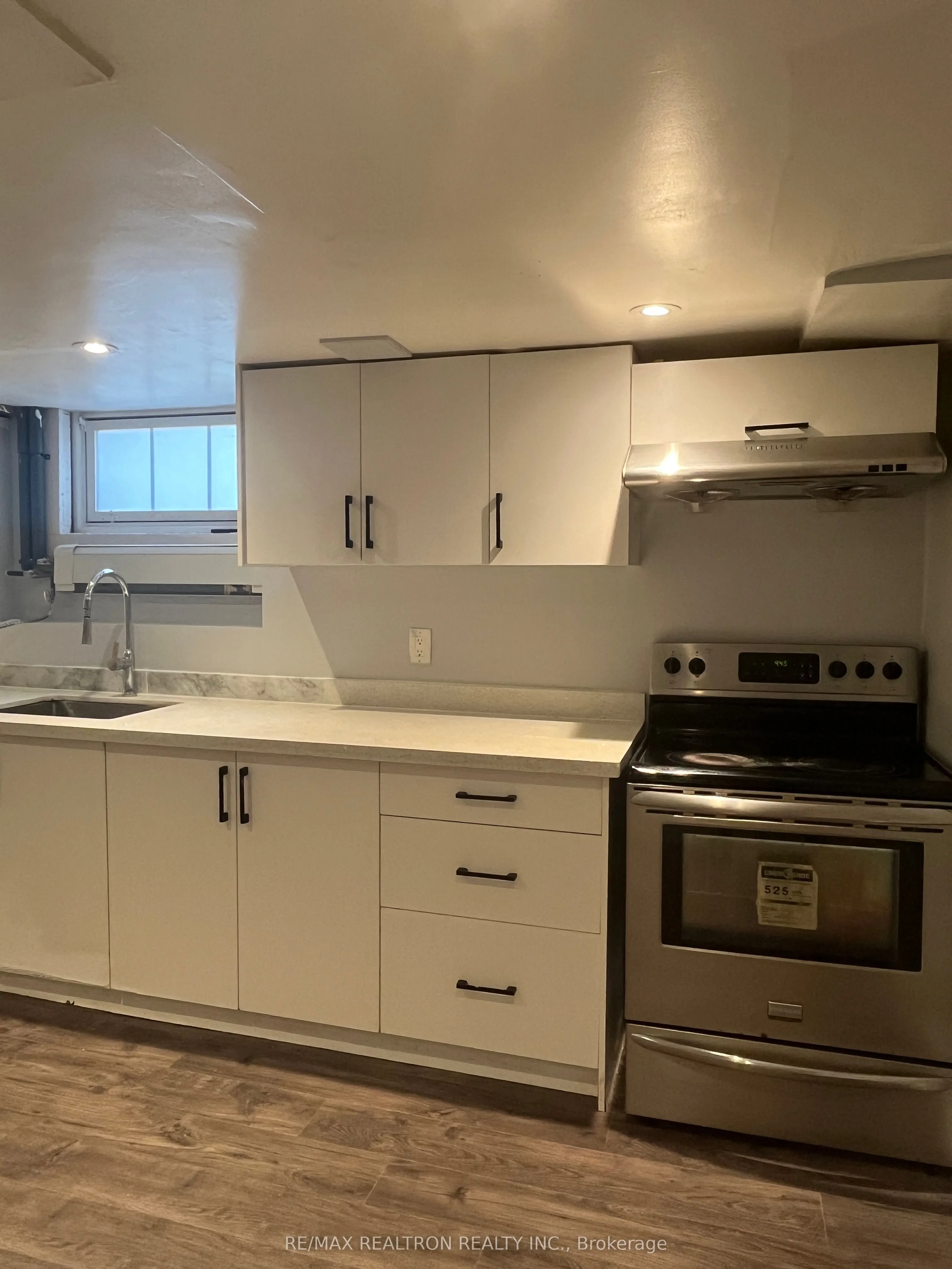 20 Wales Avenue W, #Basement