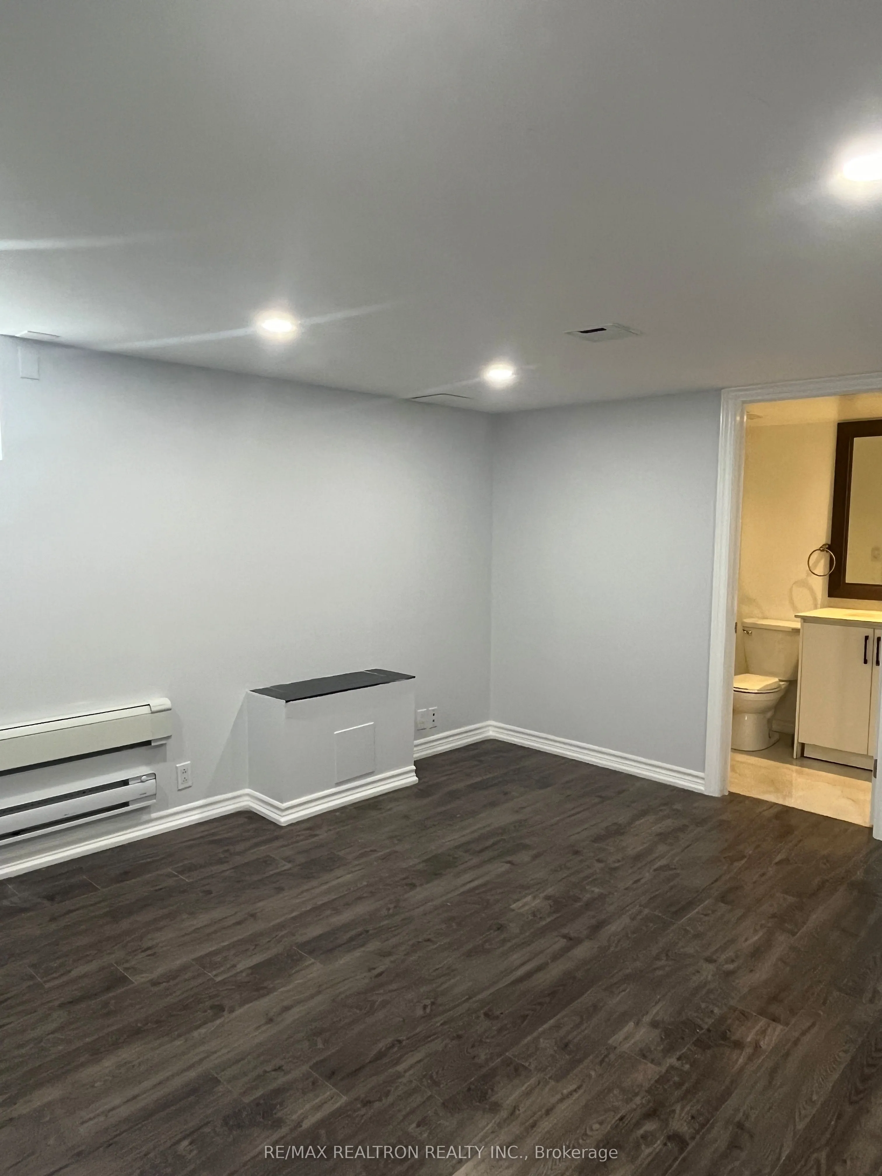 20 Wales Avenue W, #Basement