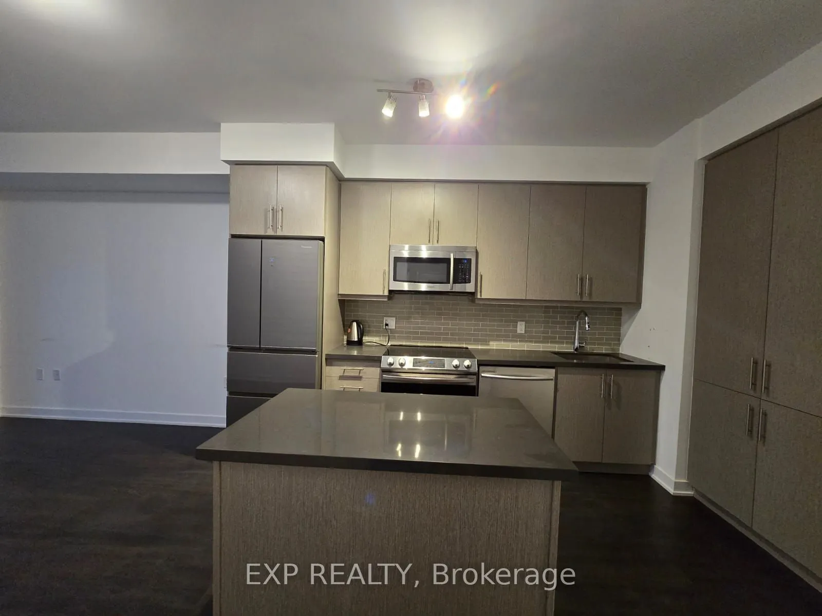 75 oneida Crescent, #1005