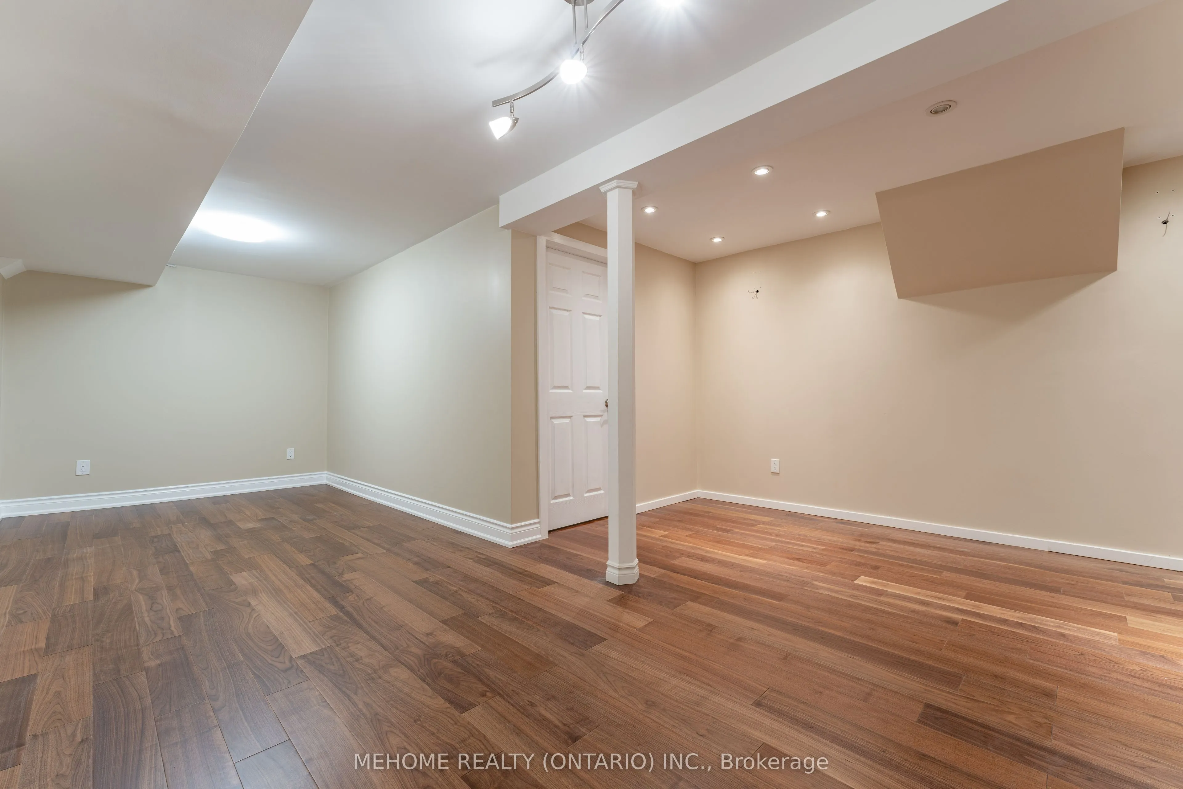6 Thames Court