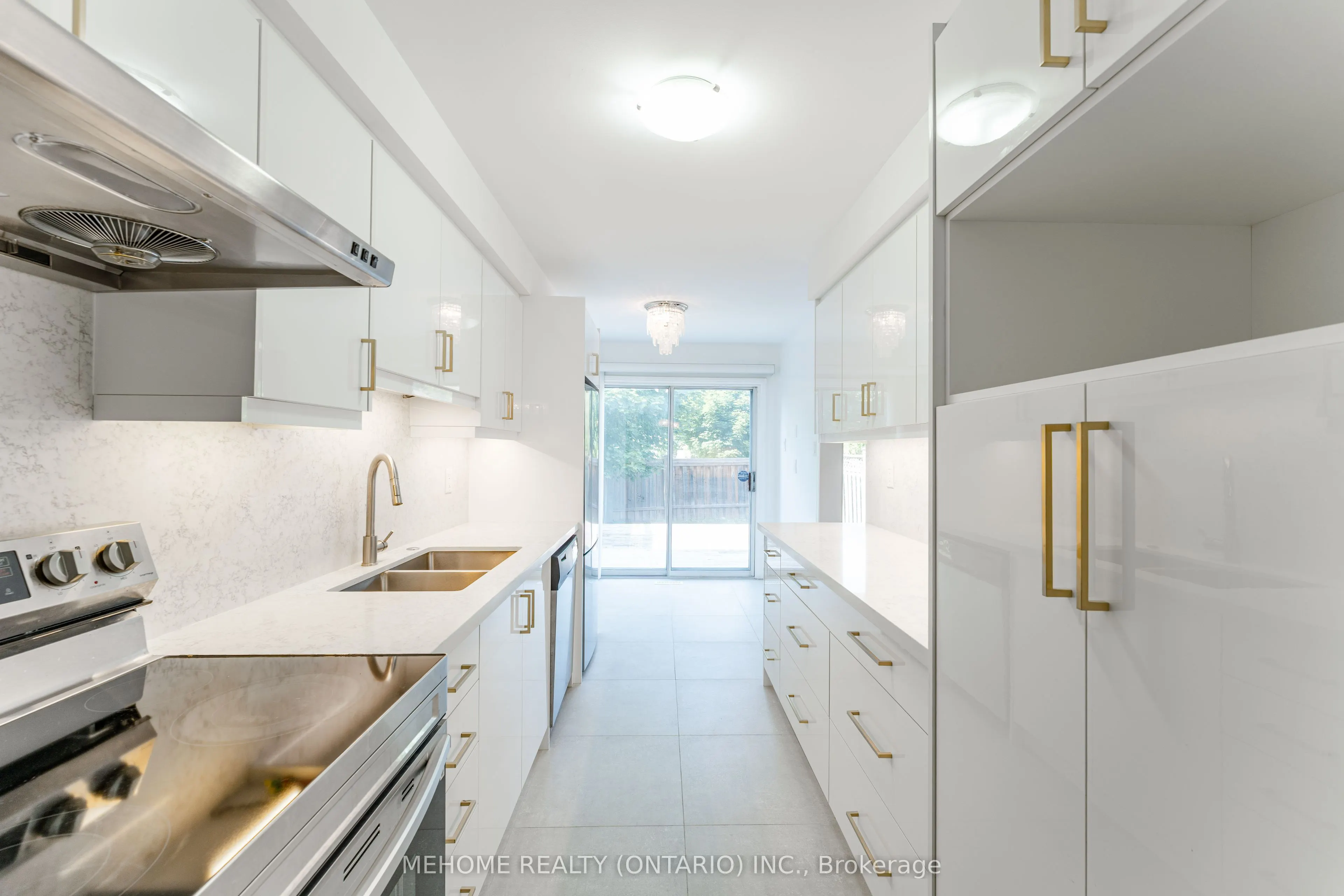 6 Thames Court