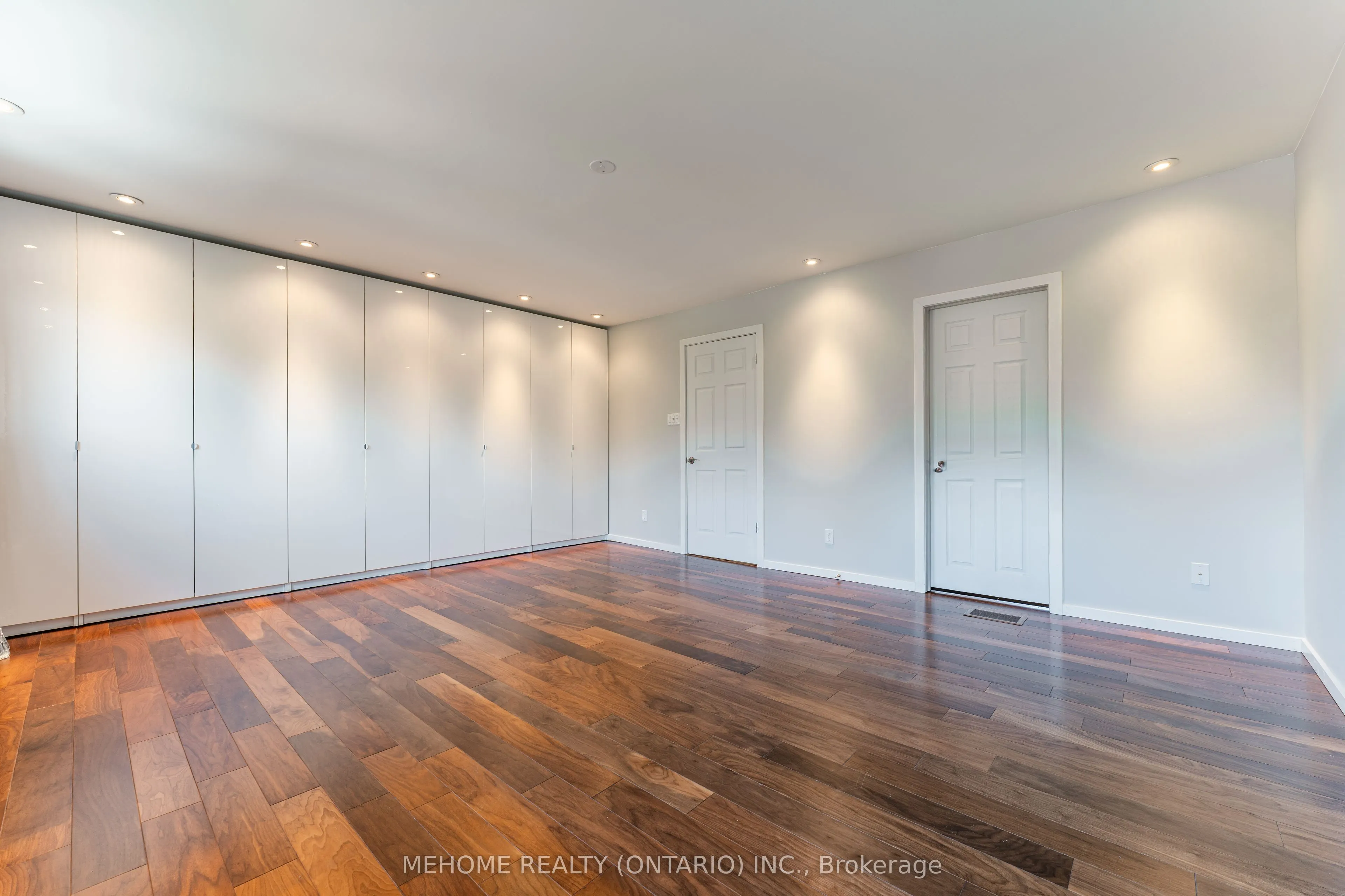 6 Thames Court