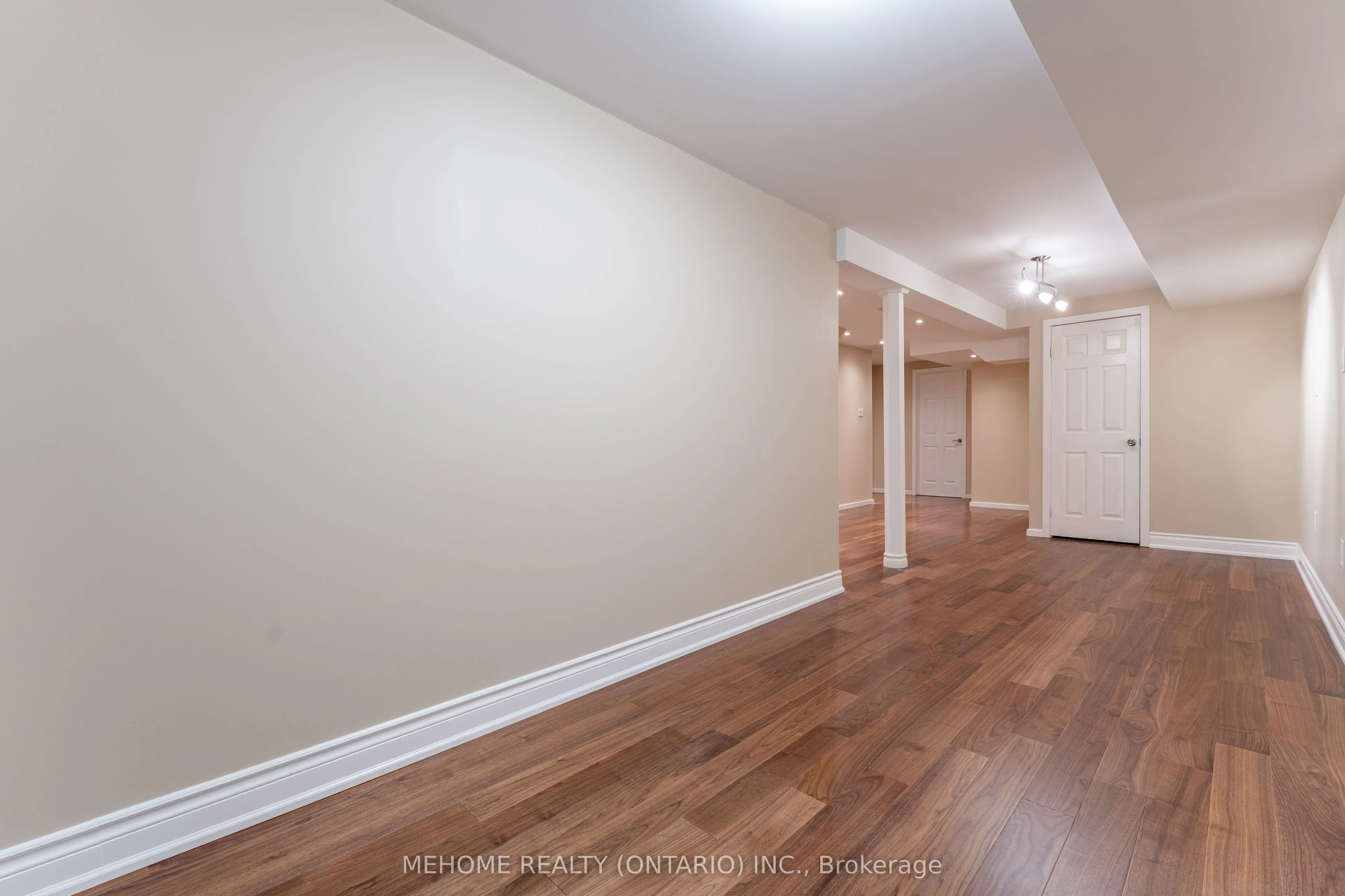 6 Thames Court