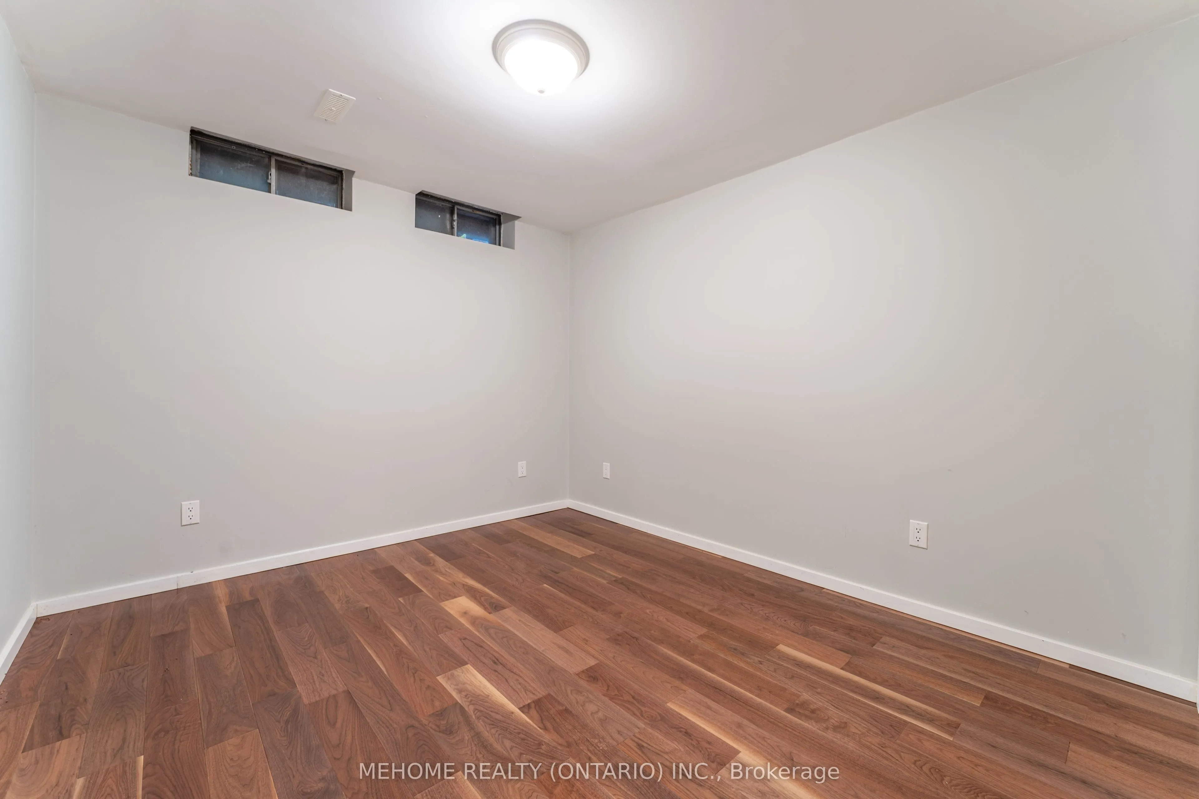 6 Thames Court