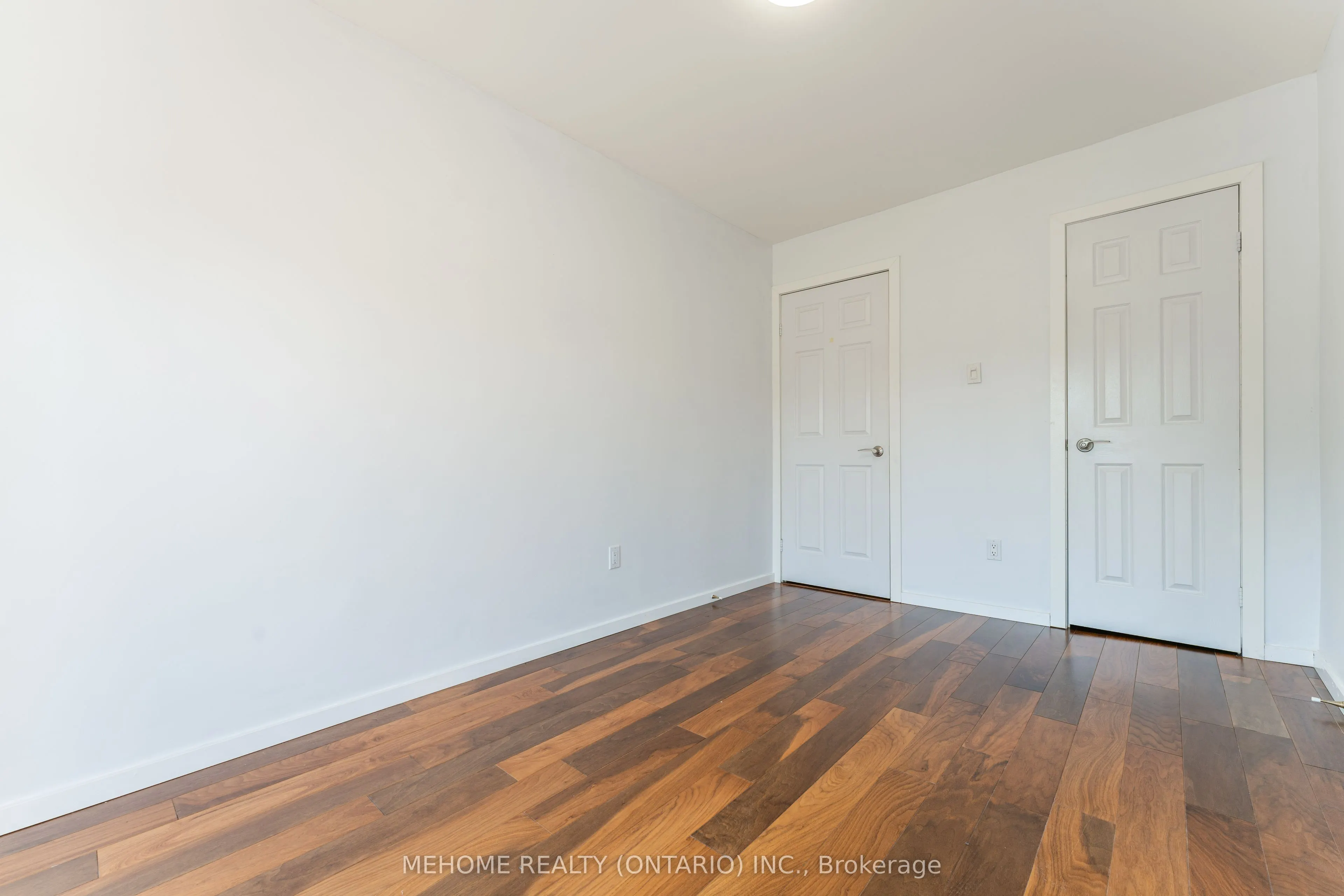 6 Thames Court
