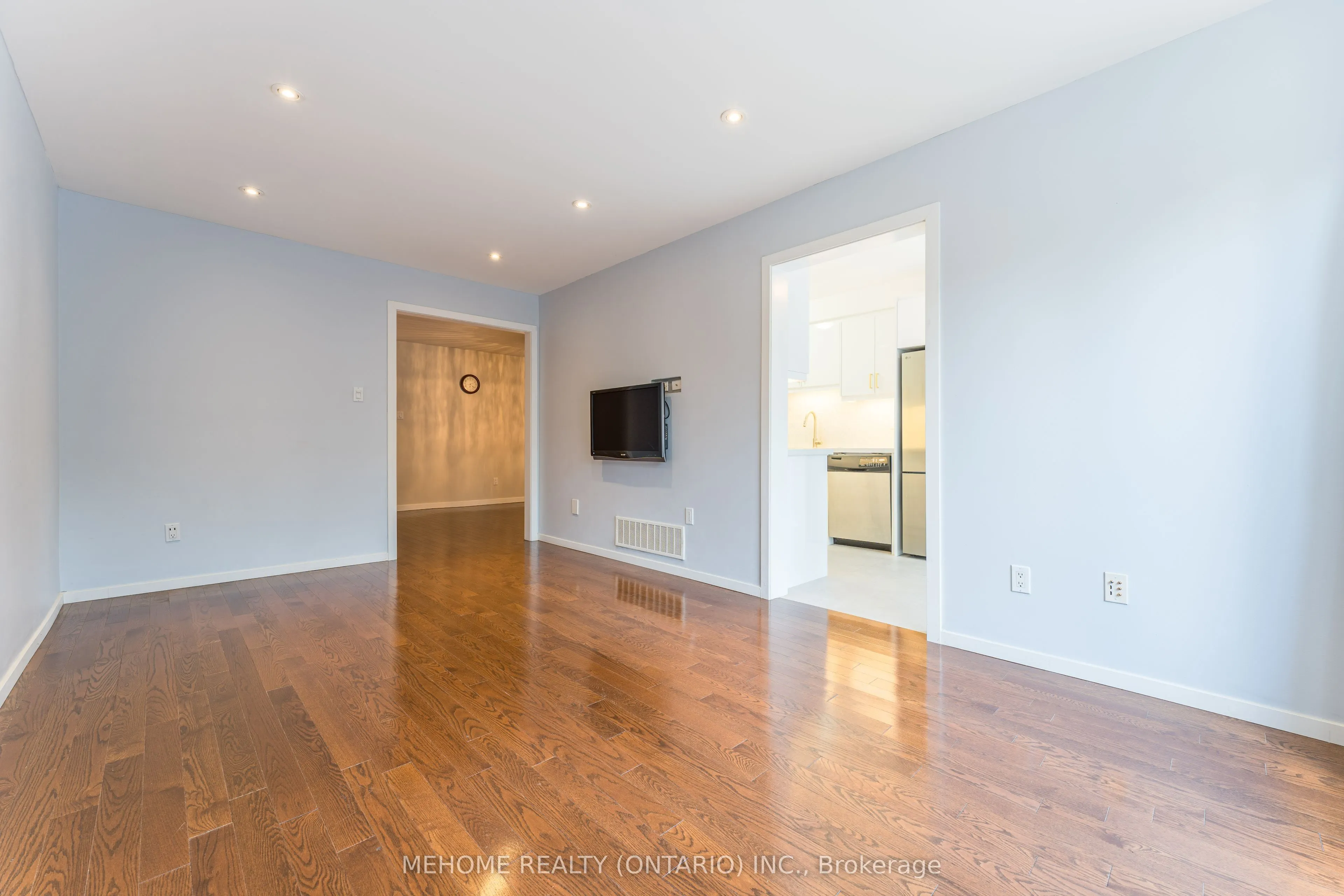 6 Thames Court