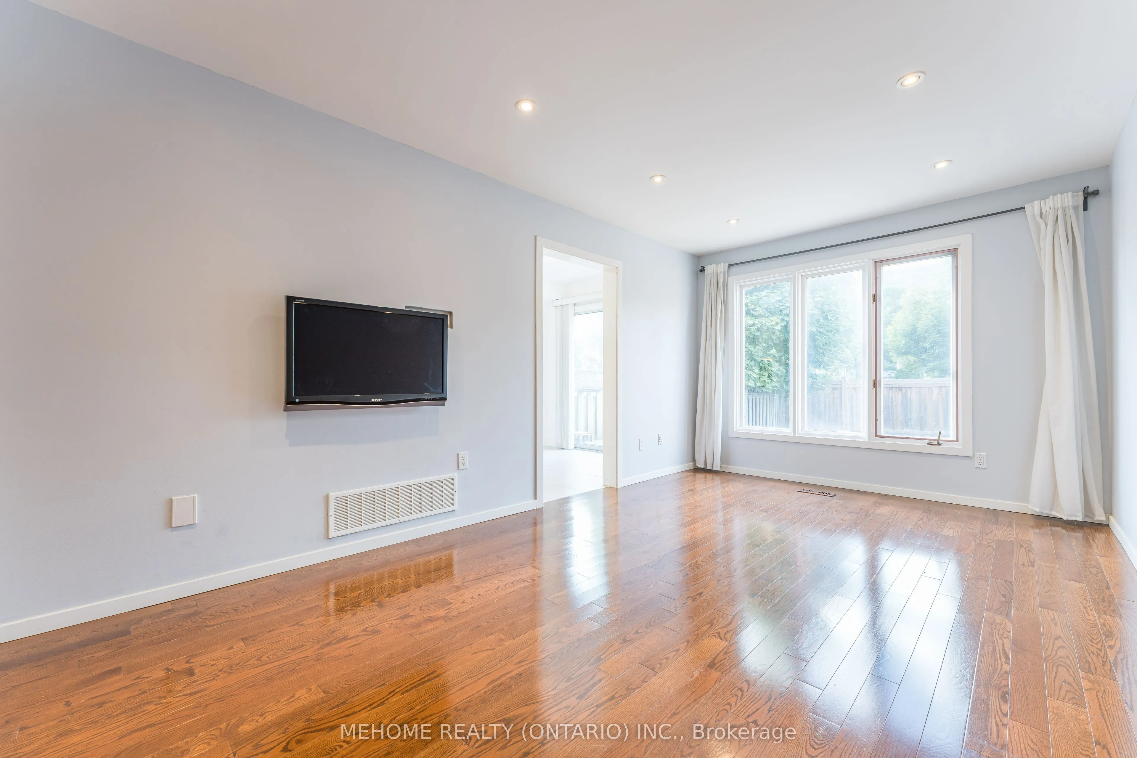 6 Thames Court