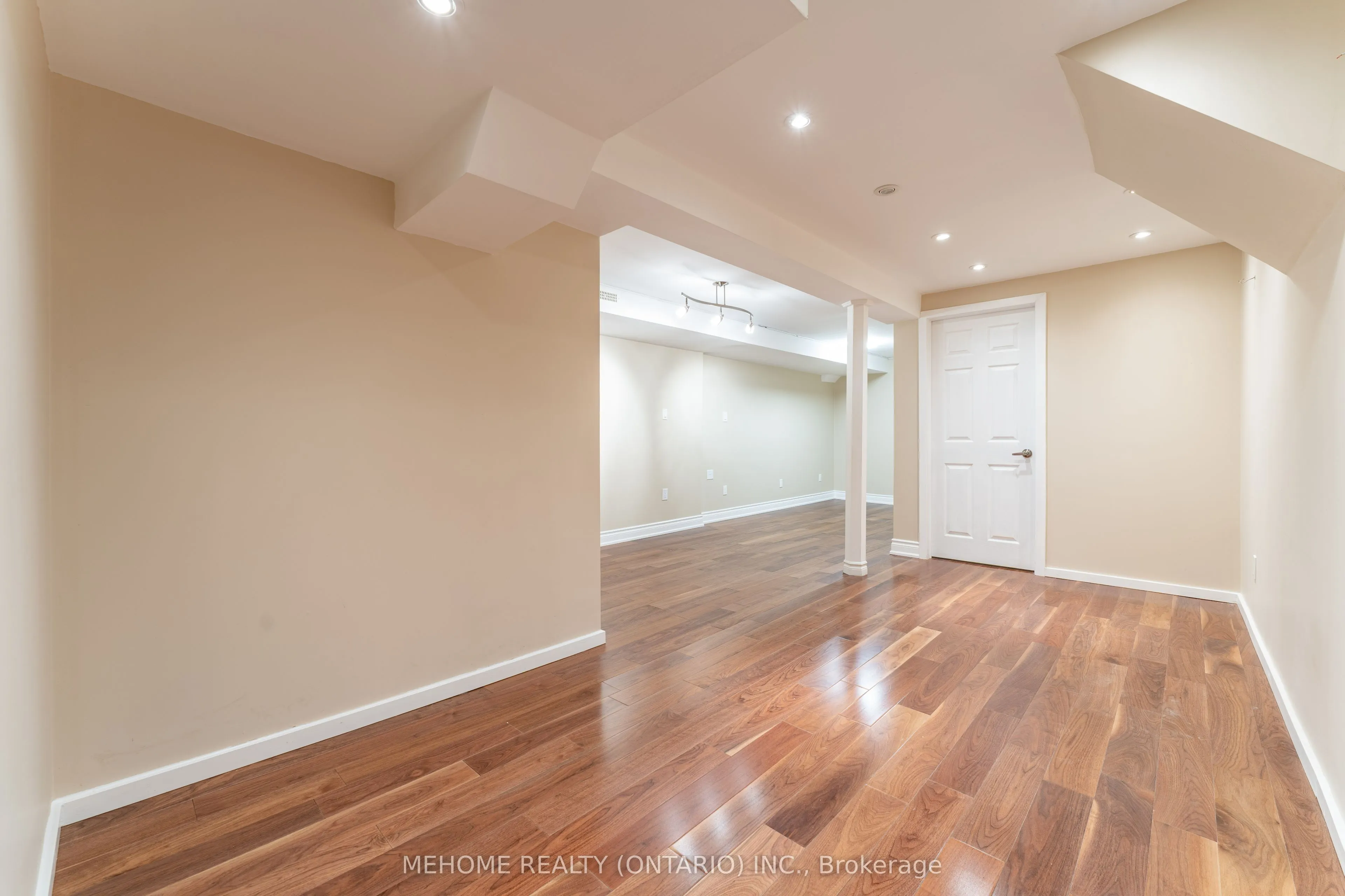 6 Thames Court