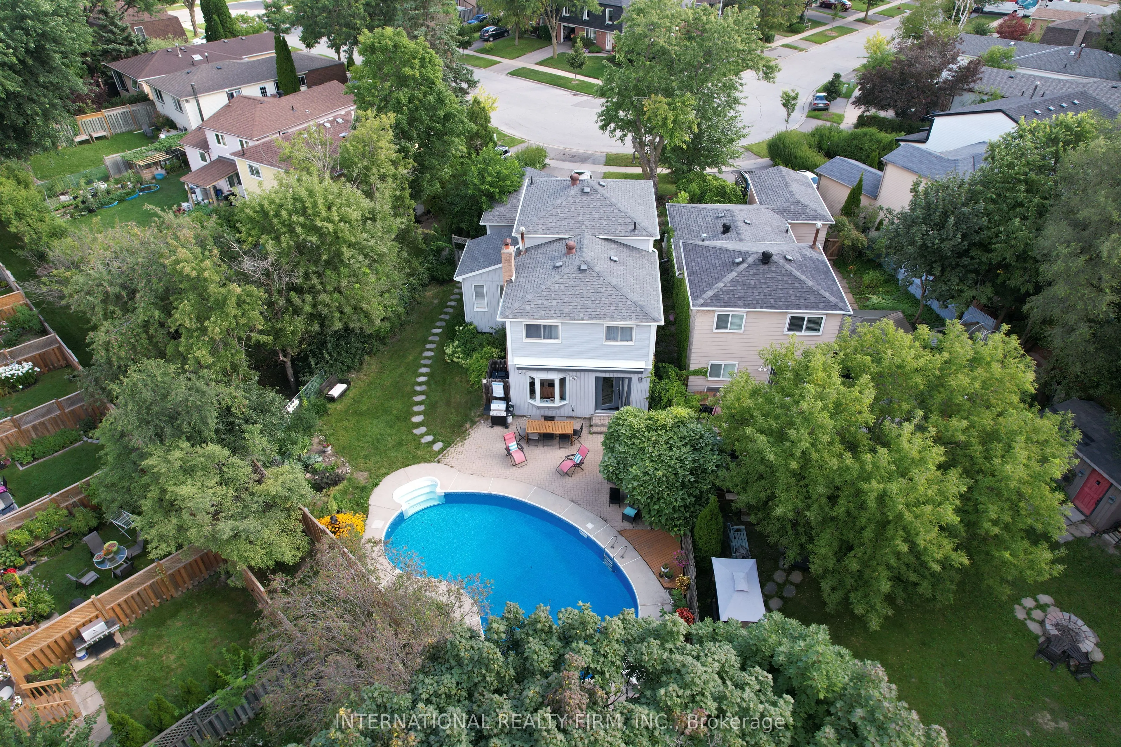 19 Lillooet Crescent S