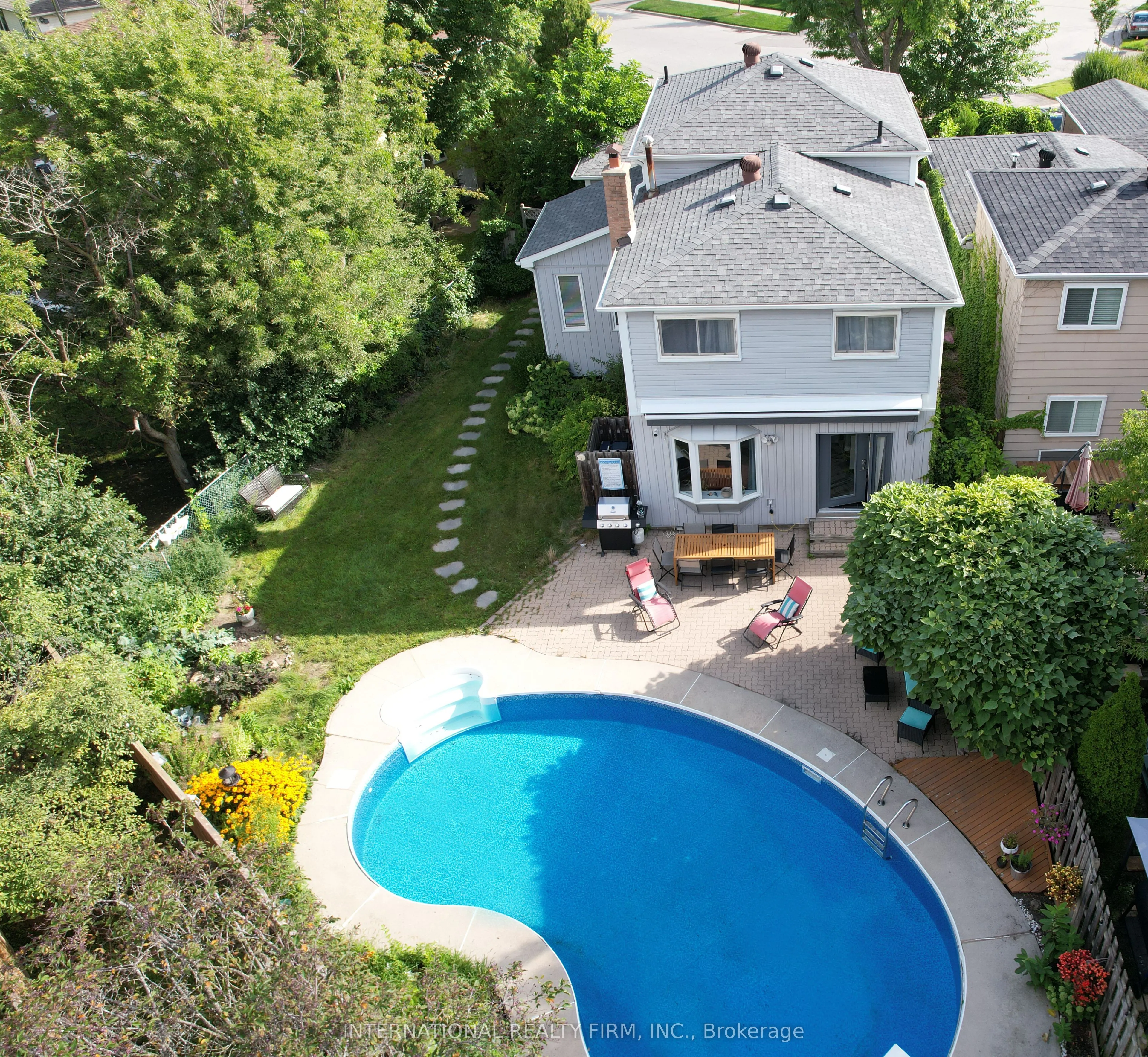19 Lillooet Crescent S