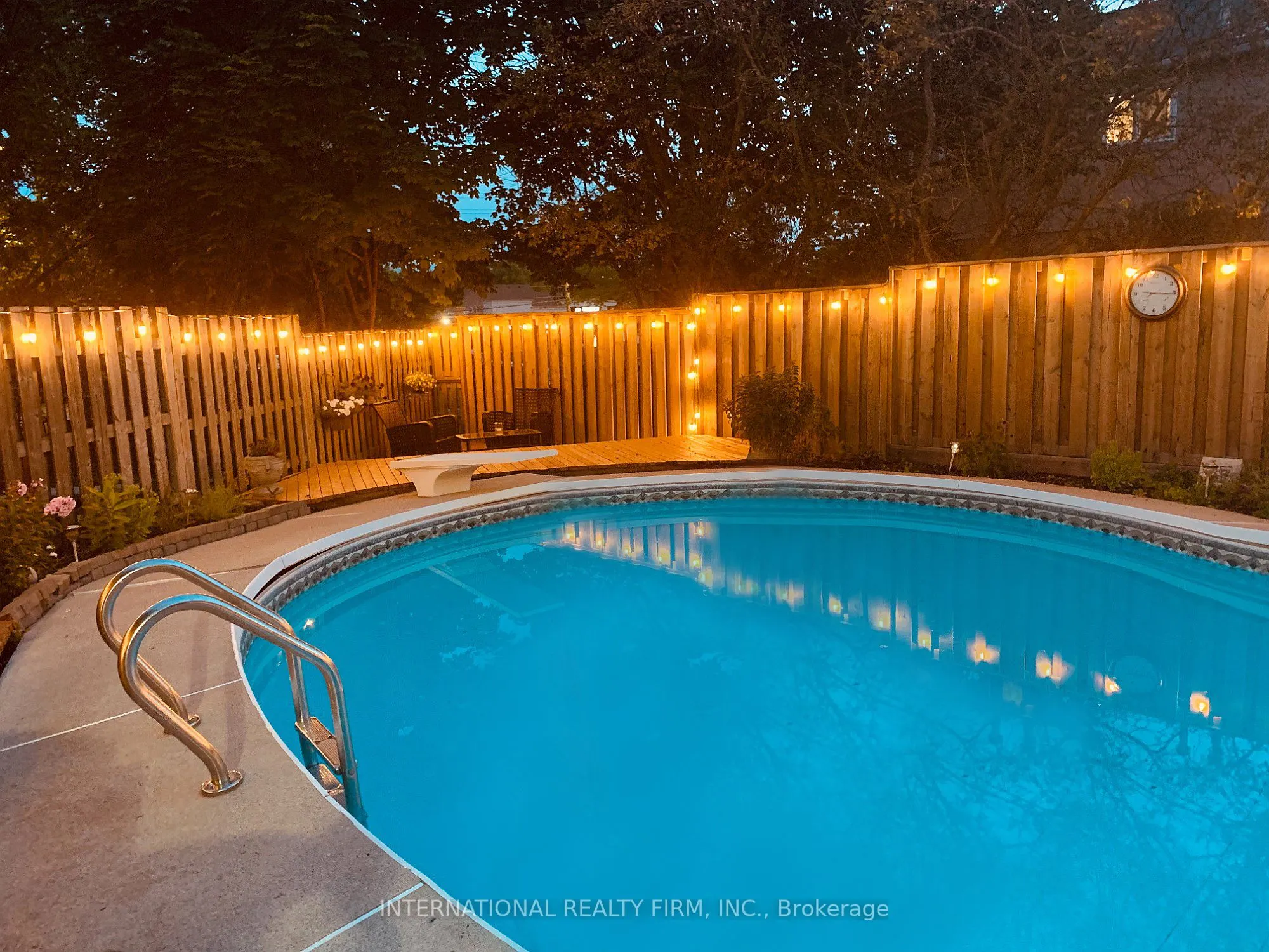 19 Lillooet Crescent S