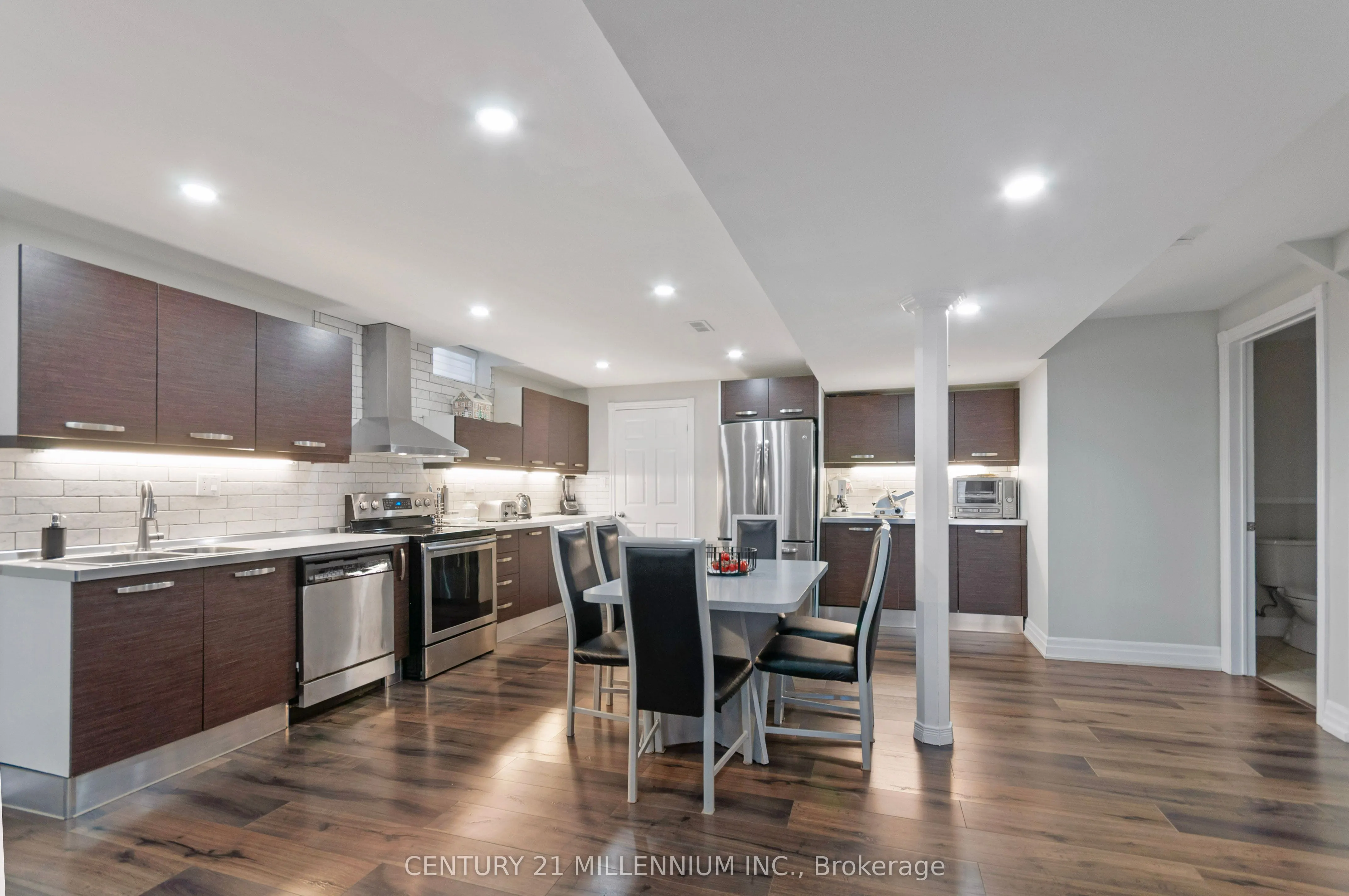 286 Royalpark Way