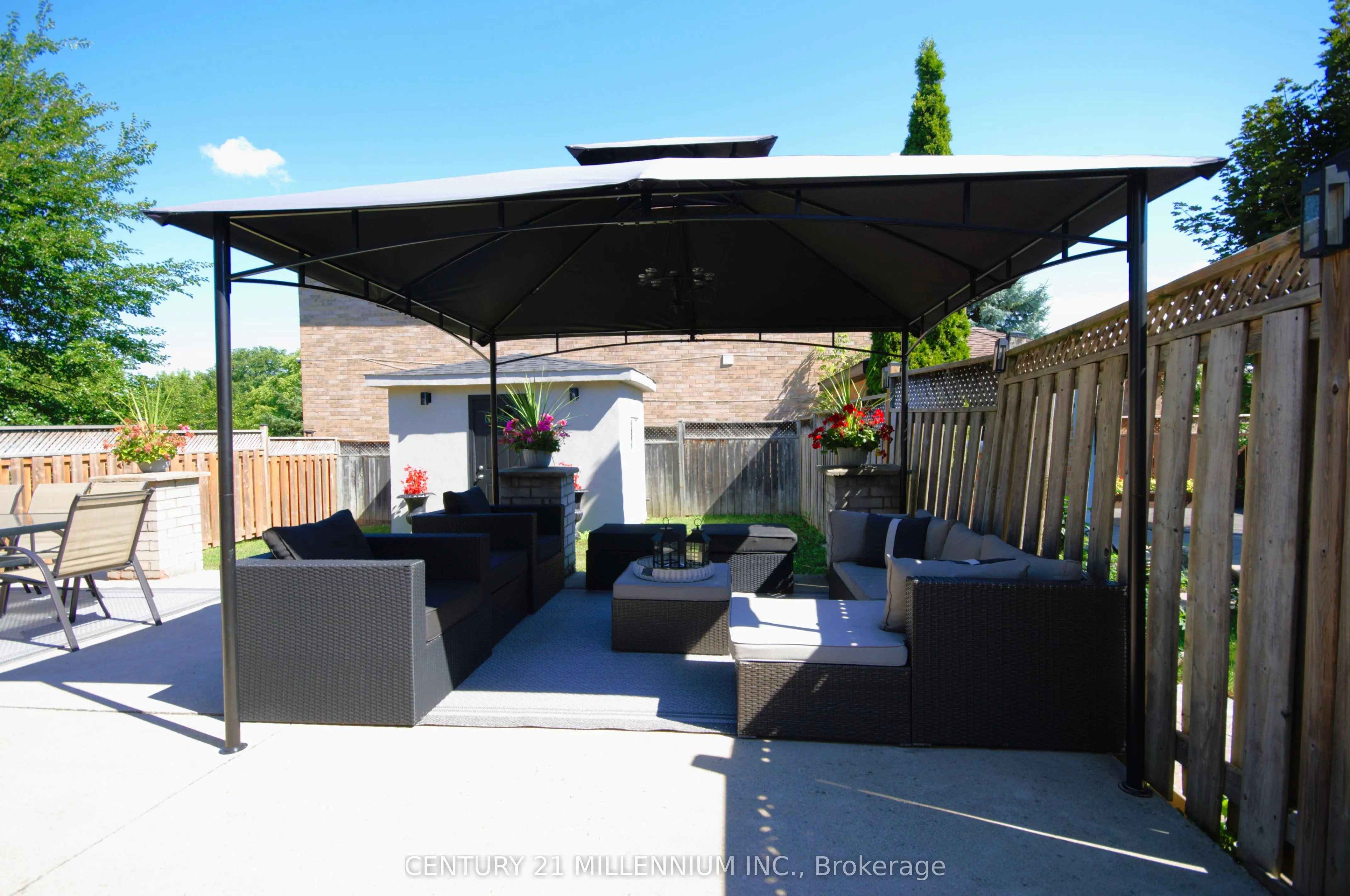 286 Royalpark Way