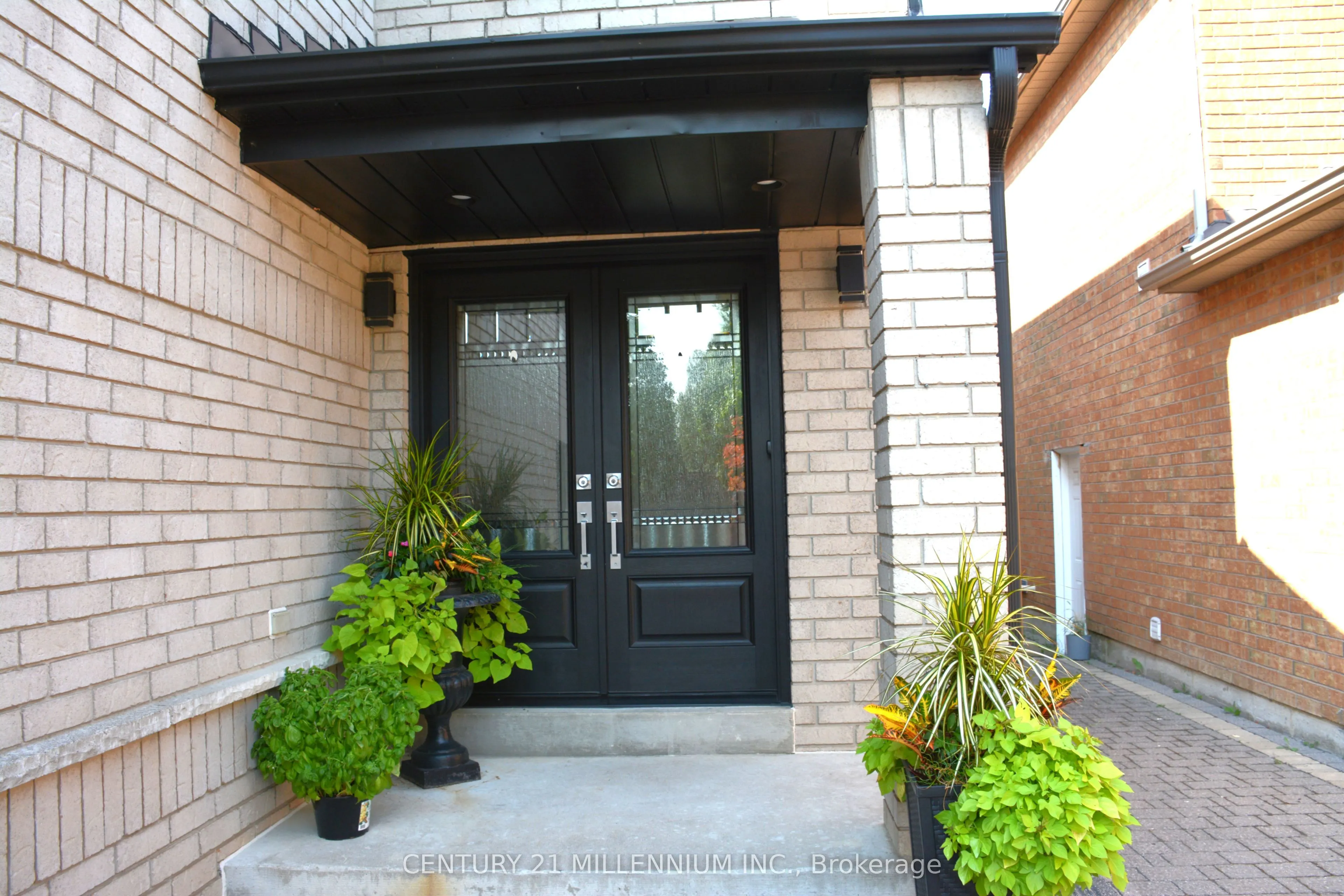 286 Royalpark Way