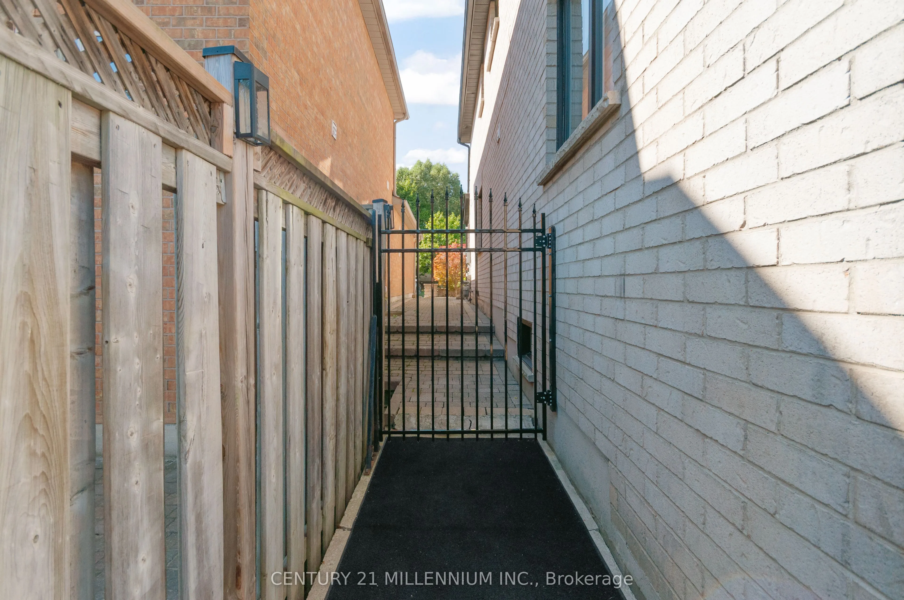 286 Royalpark Way
