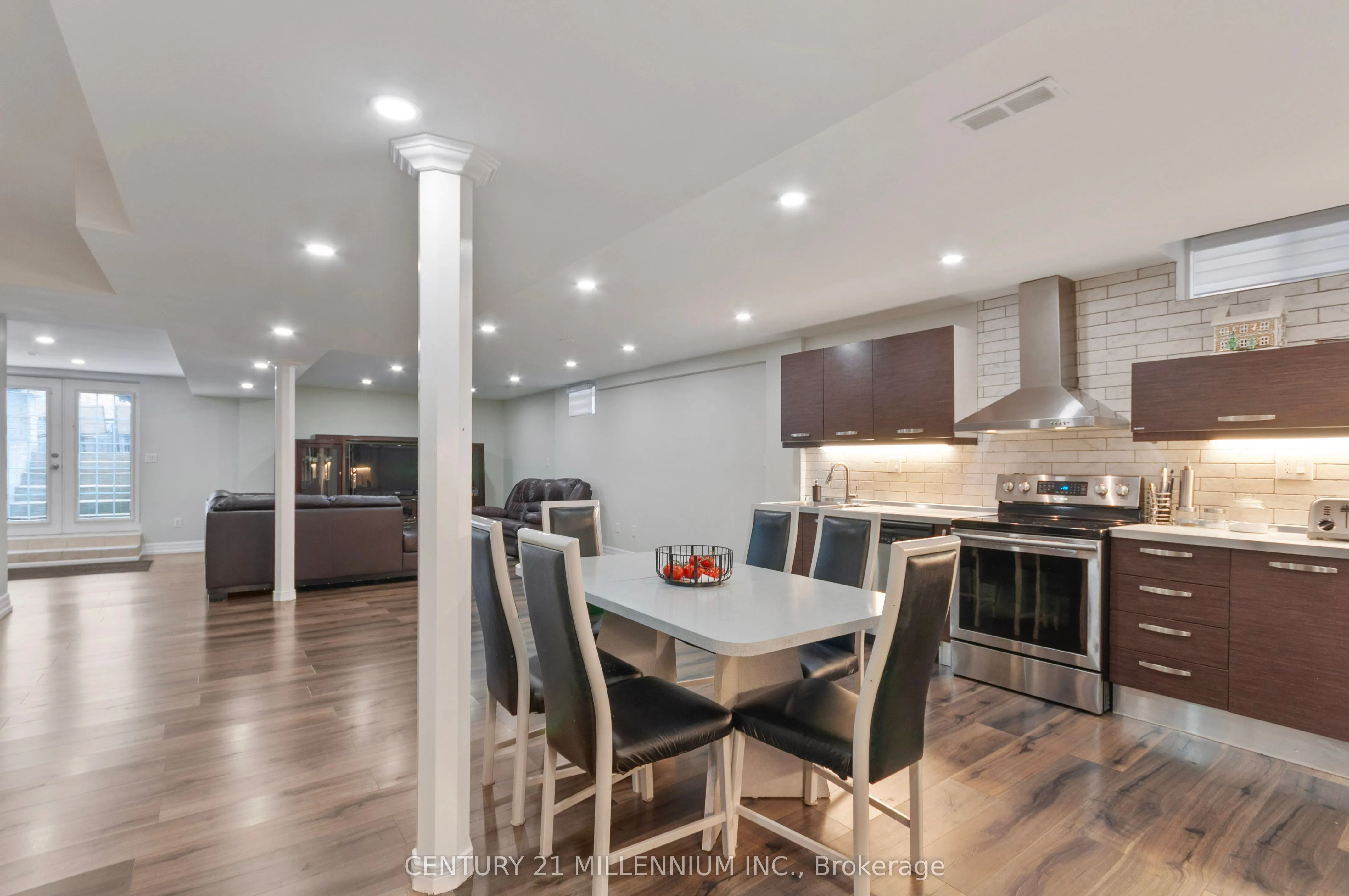 286 Royalpark Way