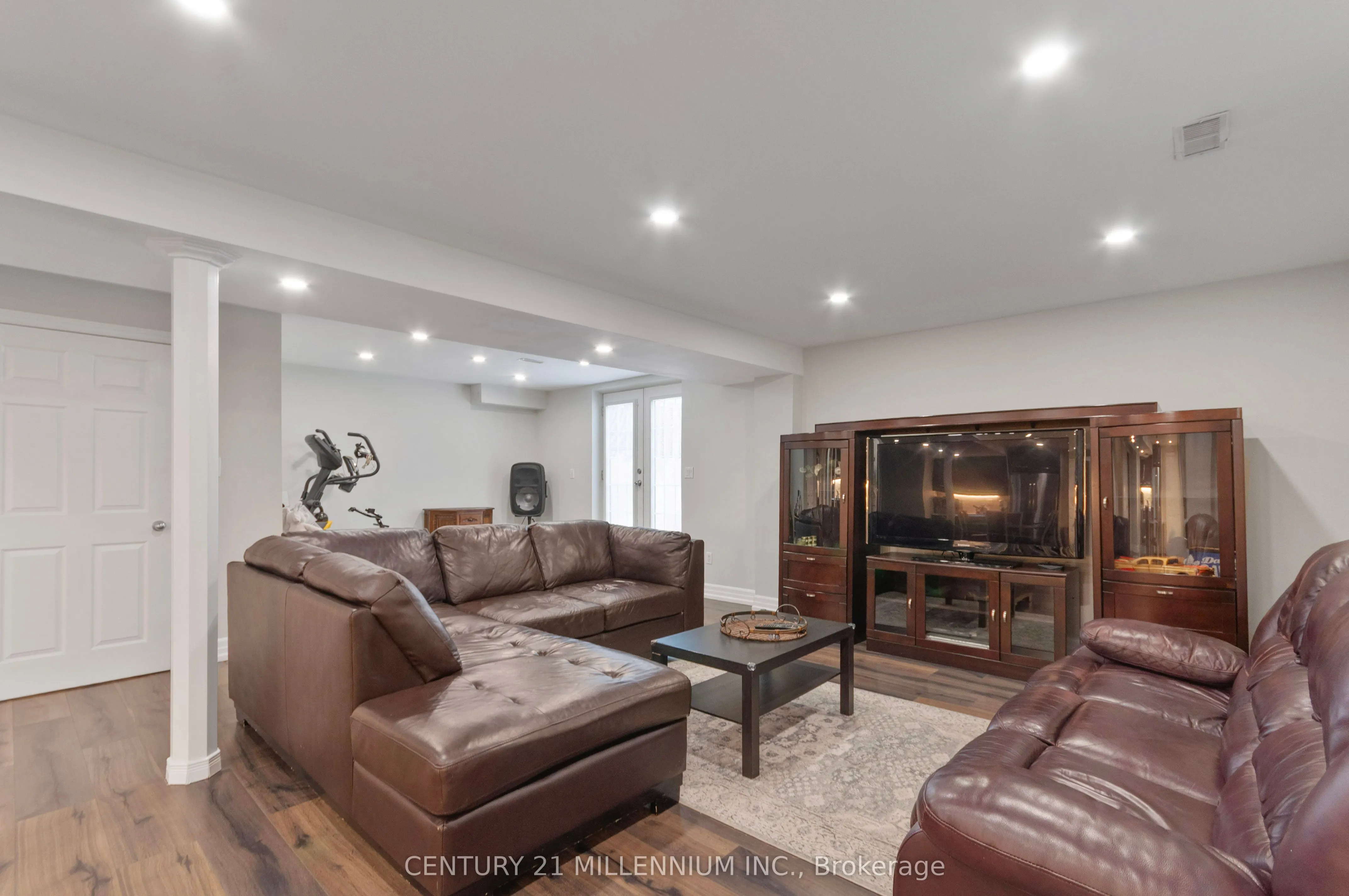 286 Royalpark Way