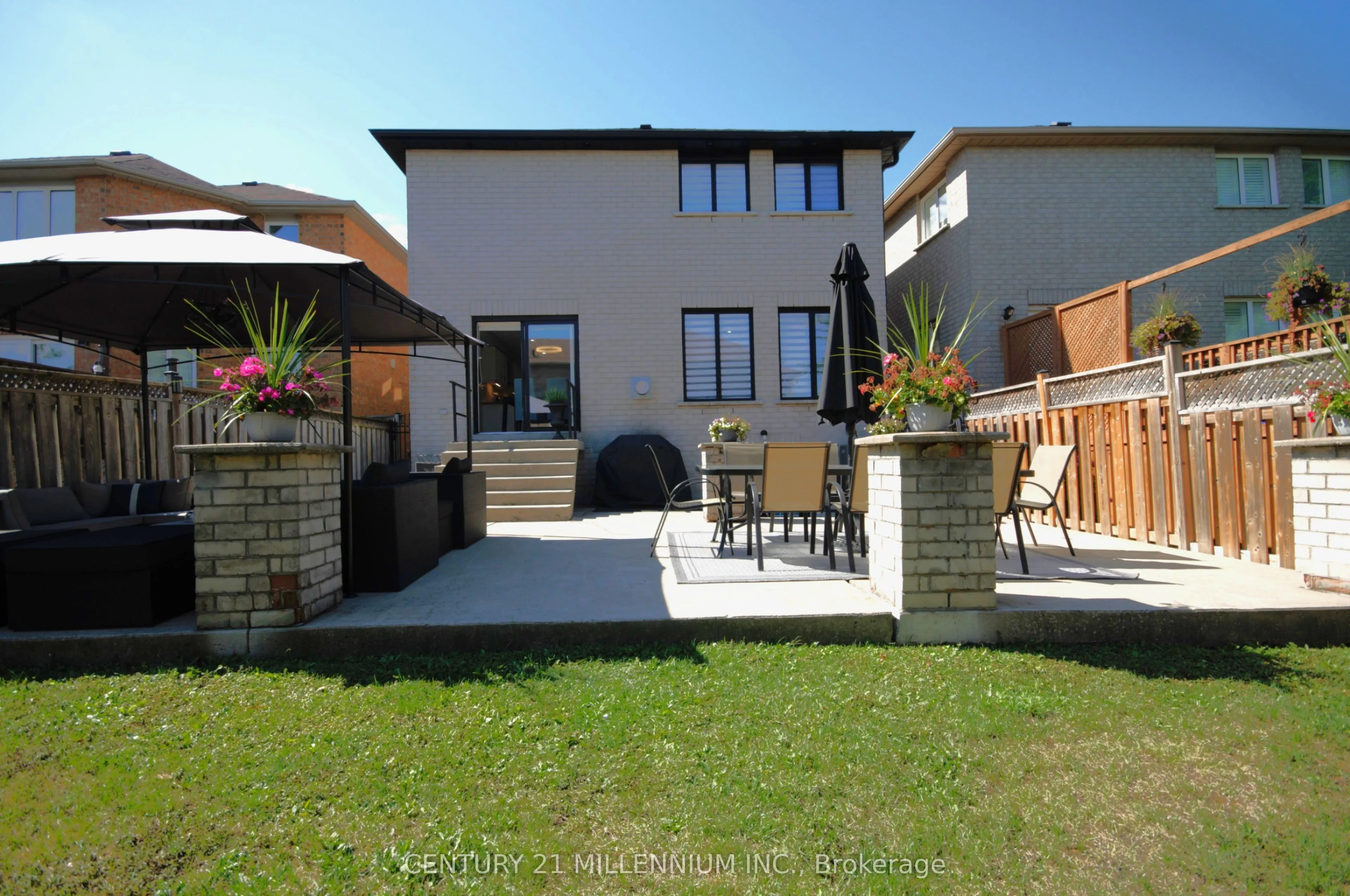 286 Royalpark Way
