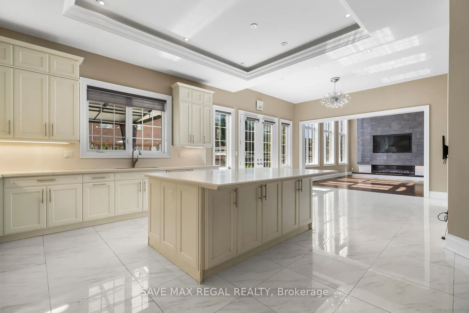 376 Torrey Pines Road