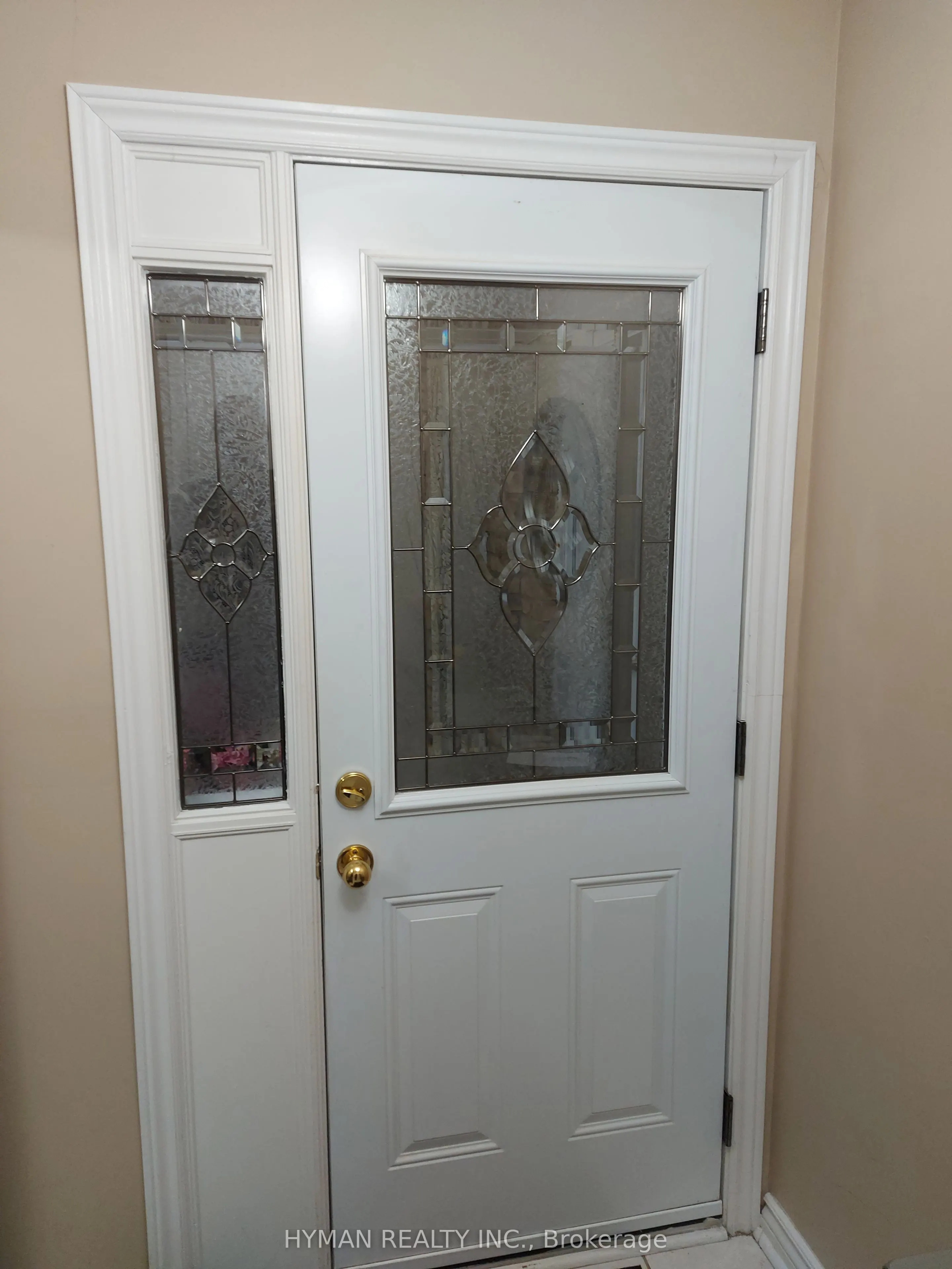 52 Bay Hill Drive N