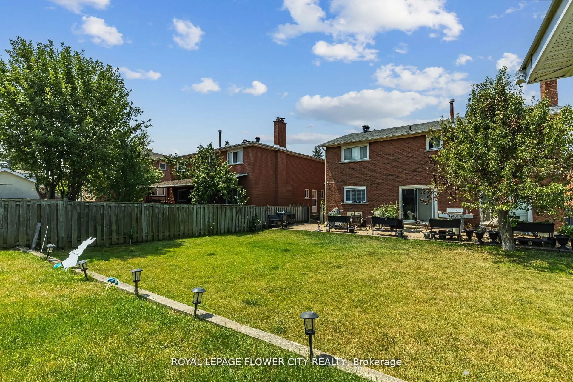 15 Thistle Ridge Drive E