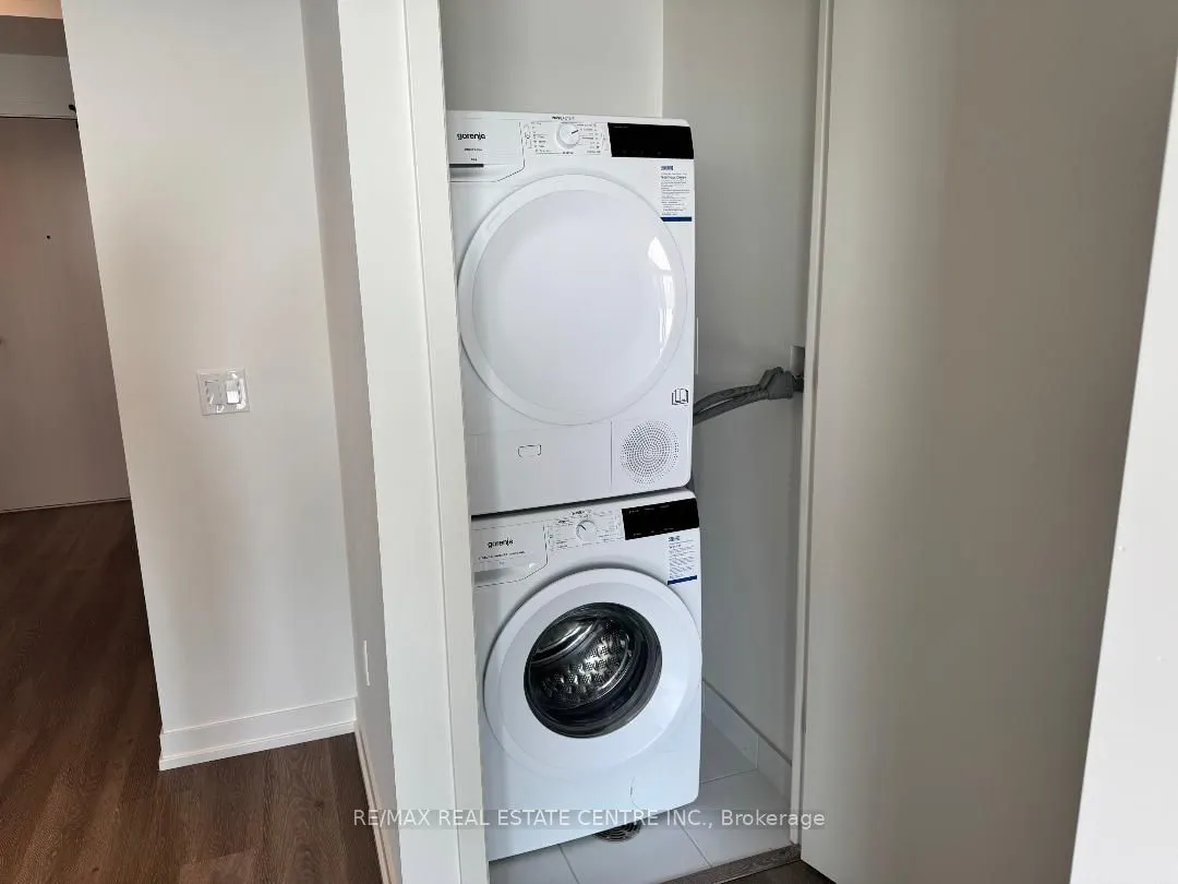 28 Interchange Way, #3808