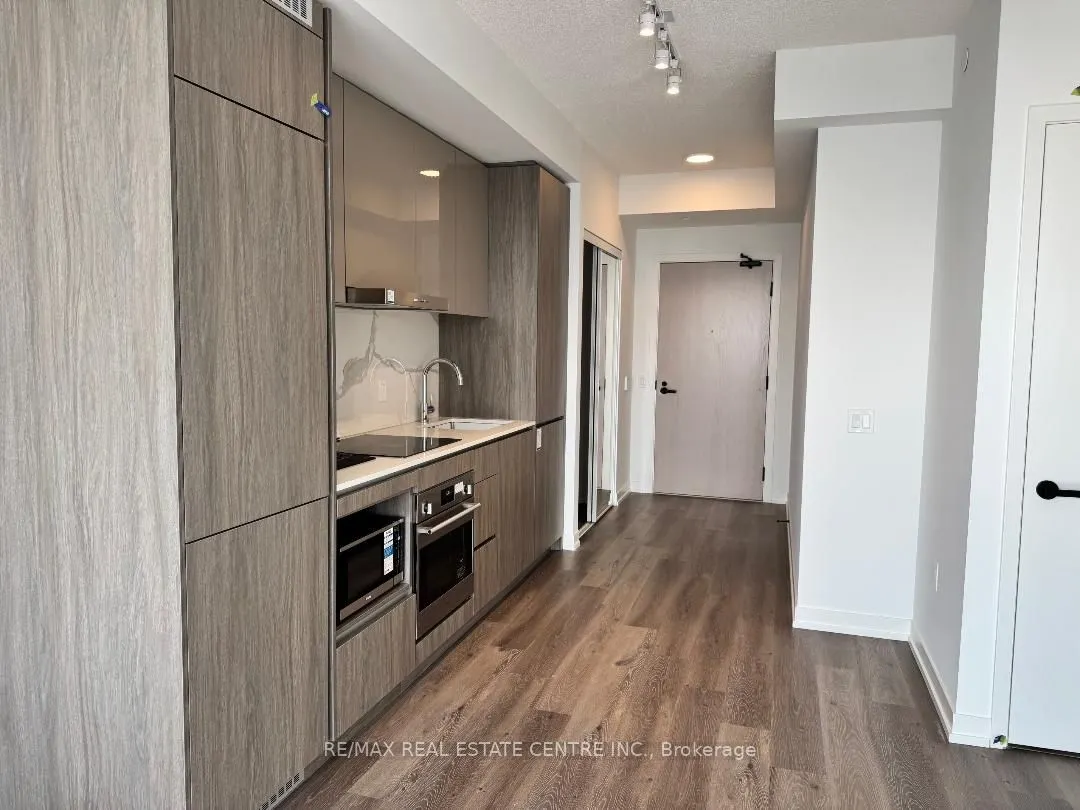 28 Interchange Way, #3808