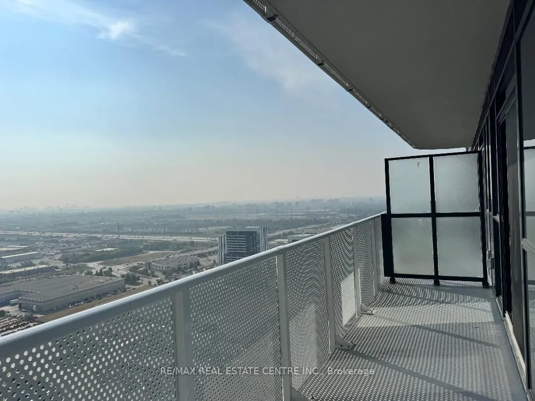 28 Interchange Way, #3808