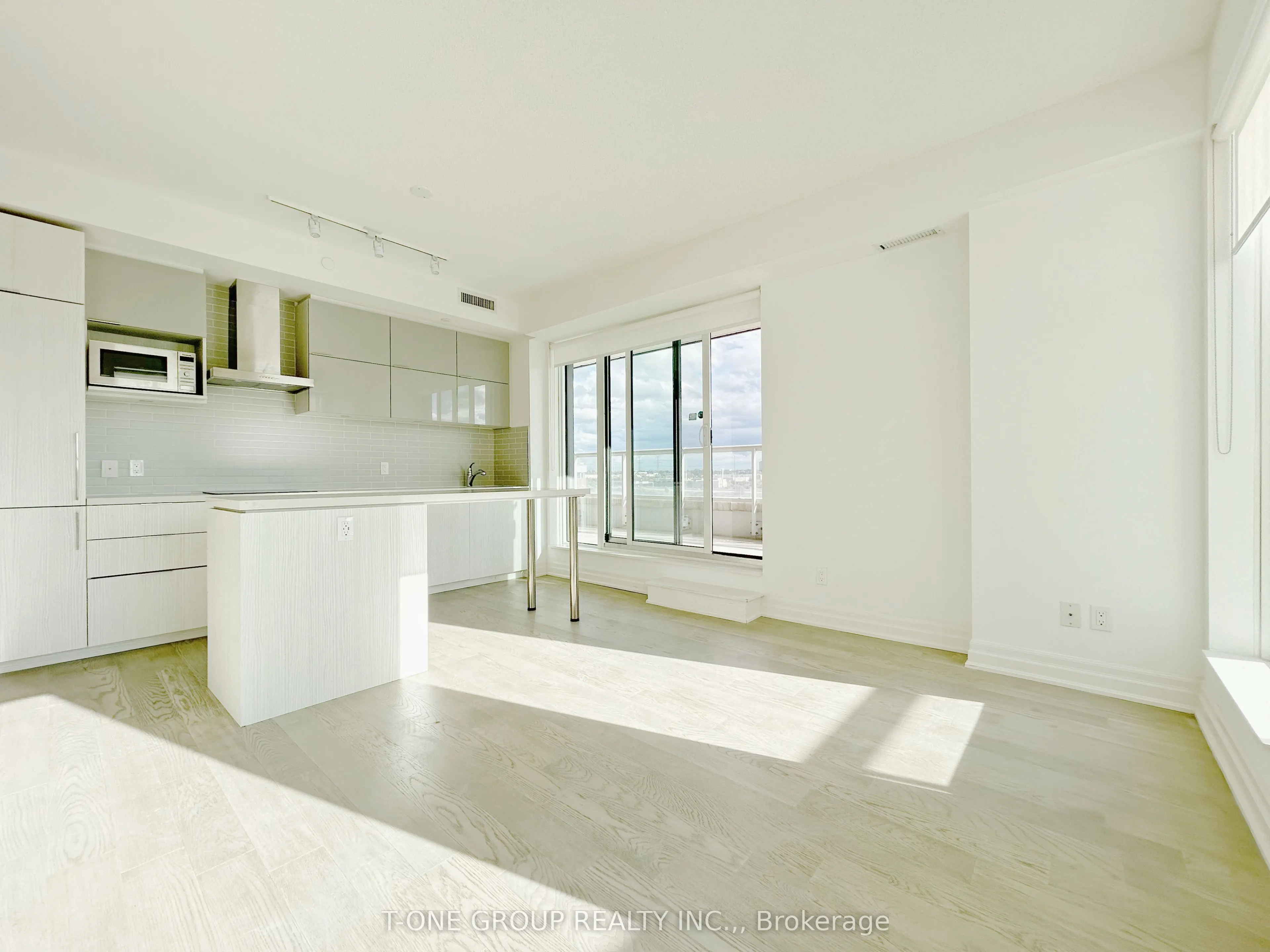 8 Rouge Valley Drive W, #713