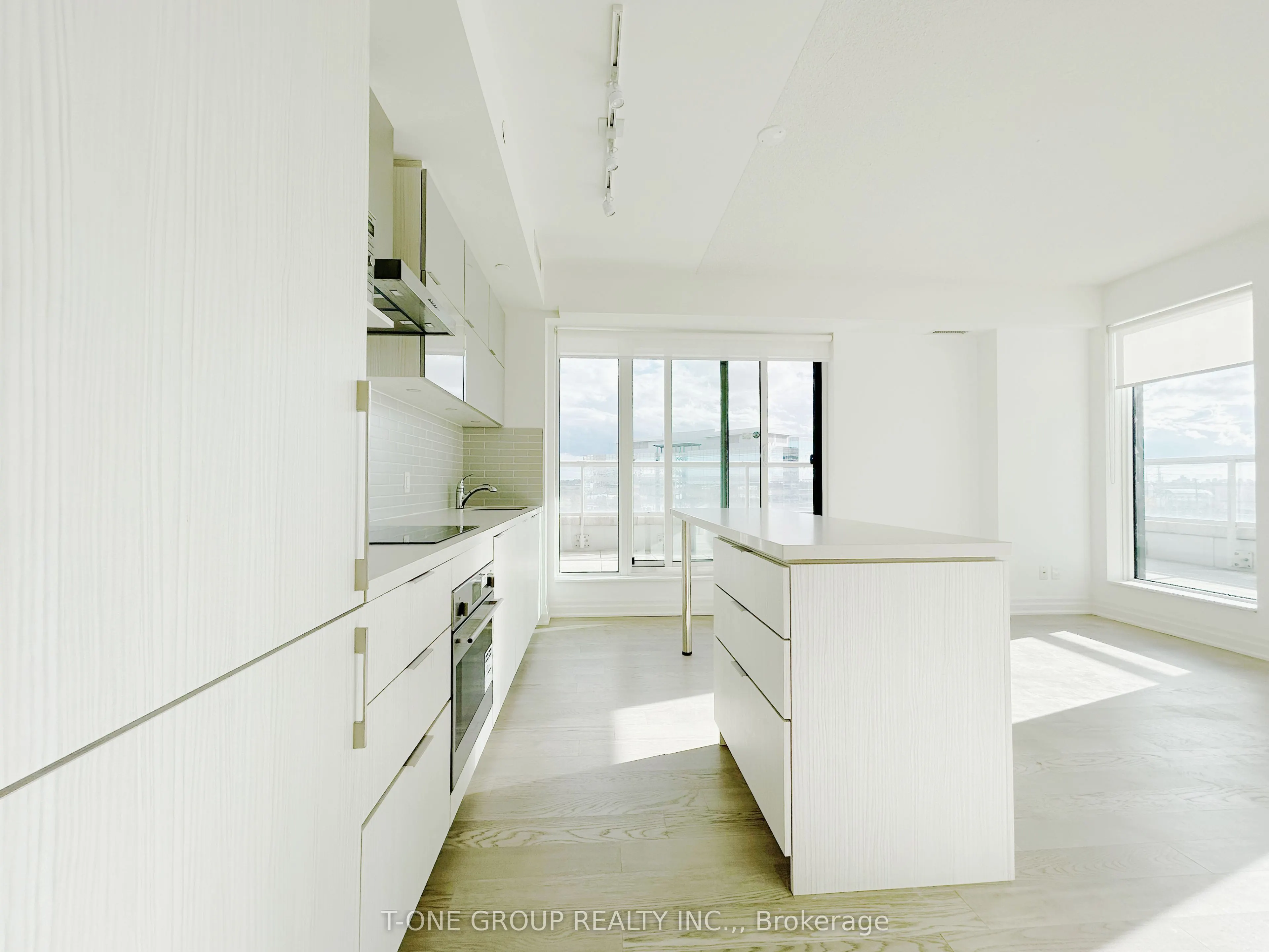 8 Rouge Valley Drive W, #713