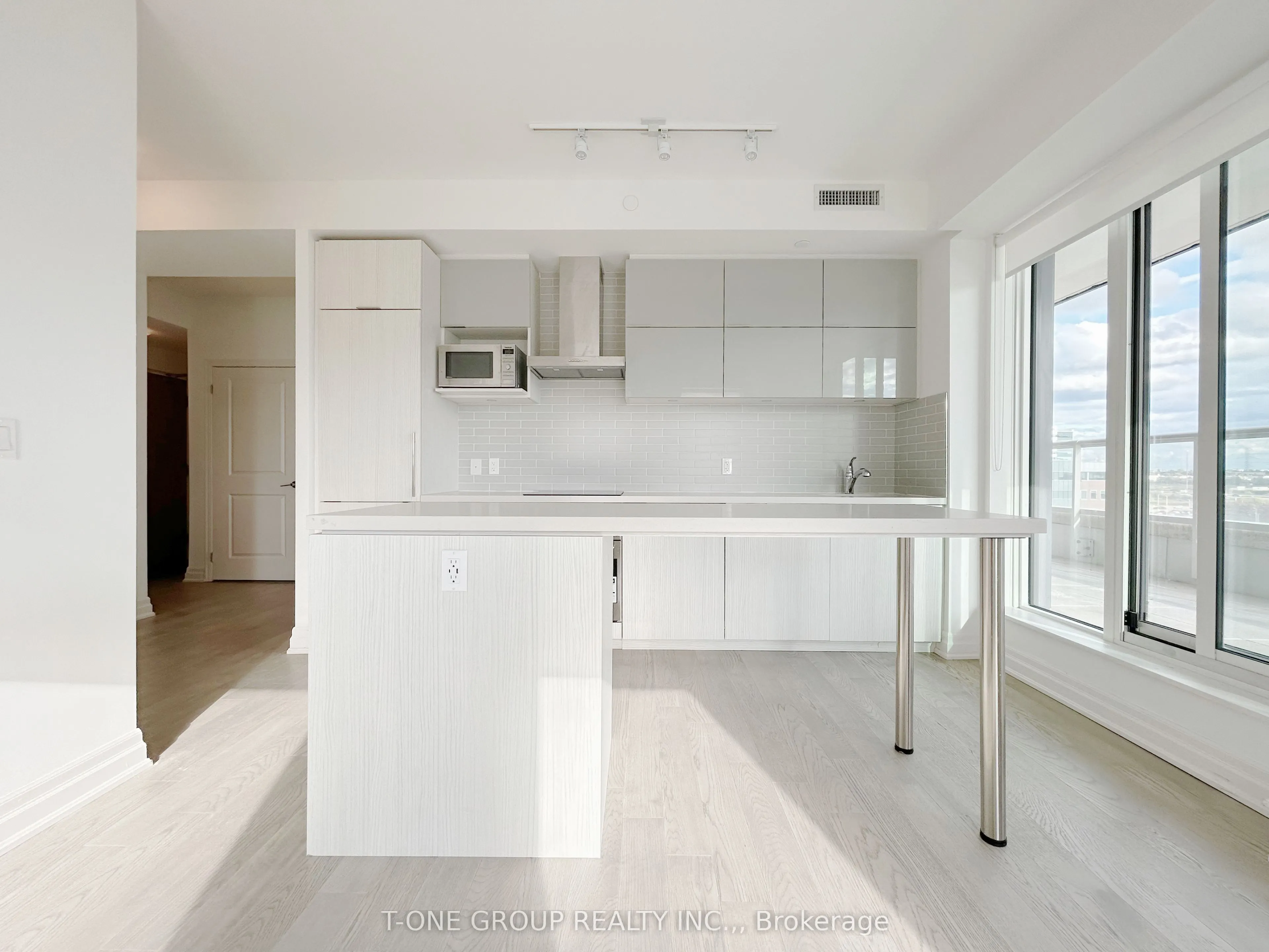 8 Rouge Valley Drive W, #713