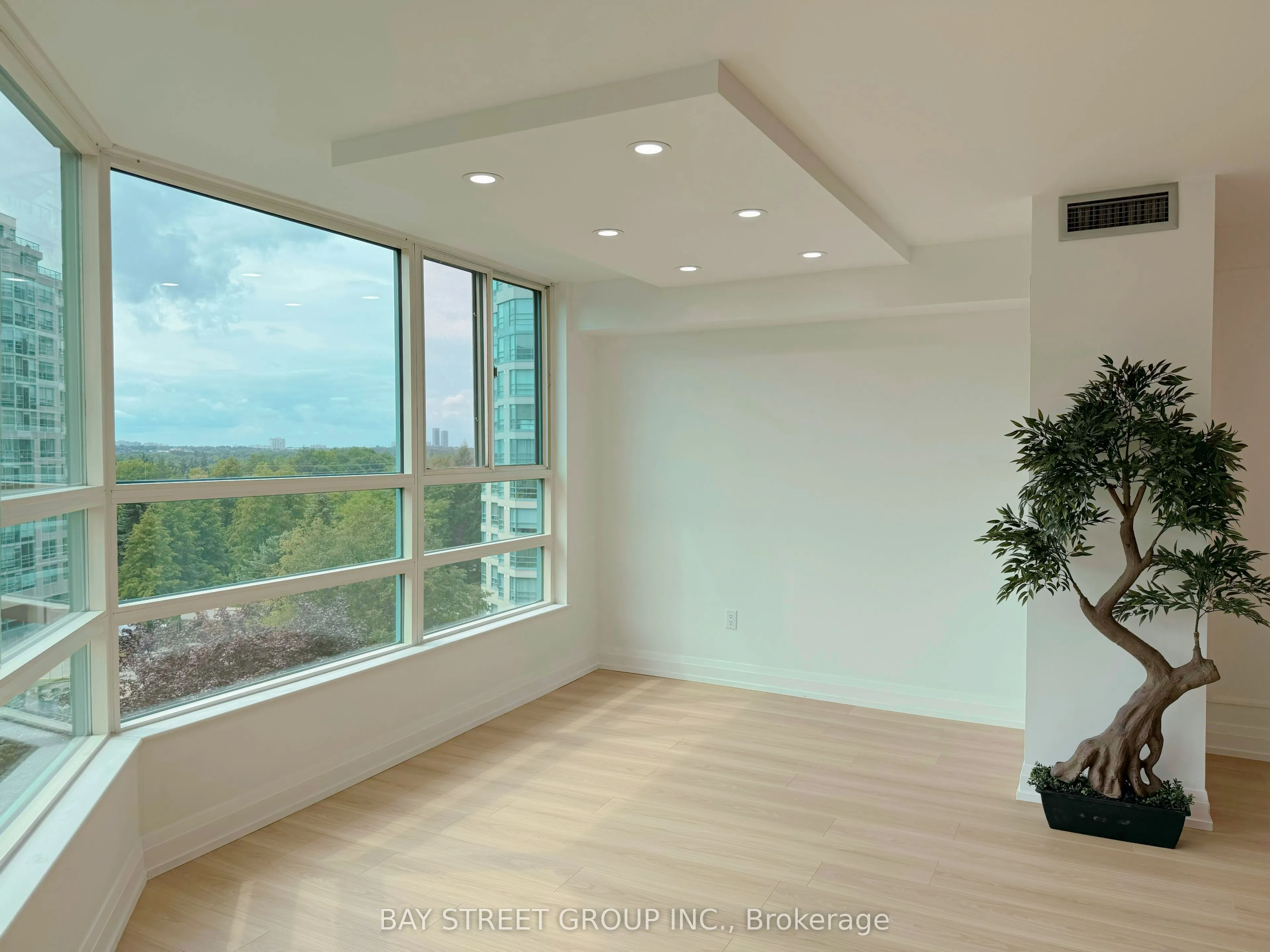 7905 Bayview Avenue, #606