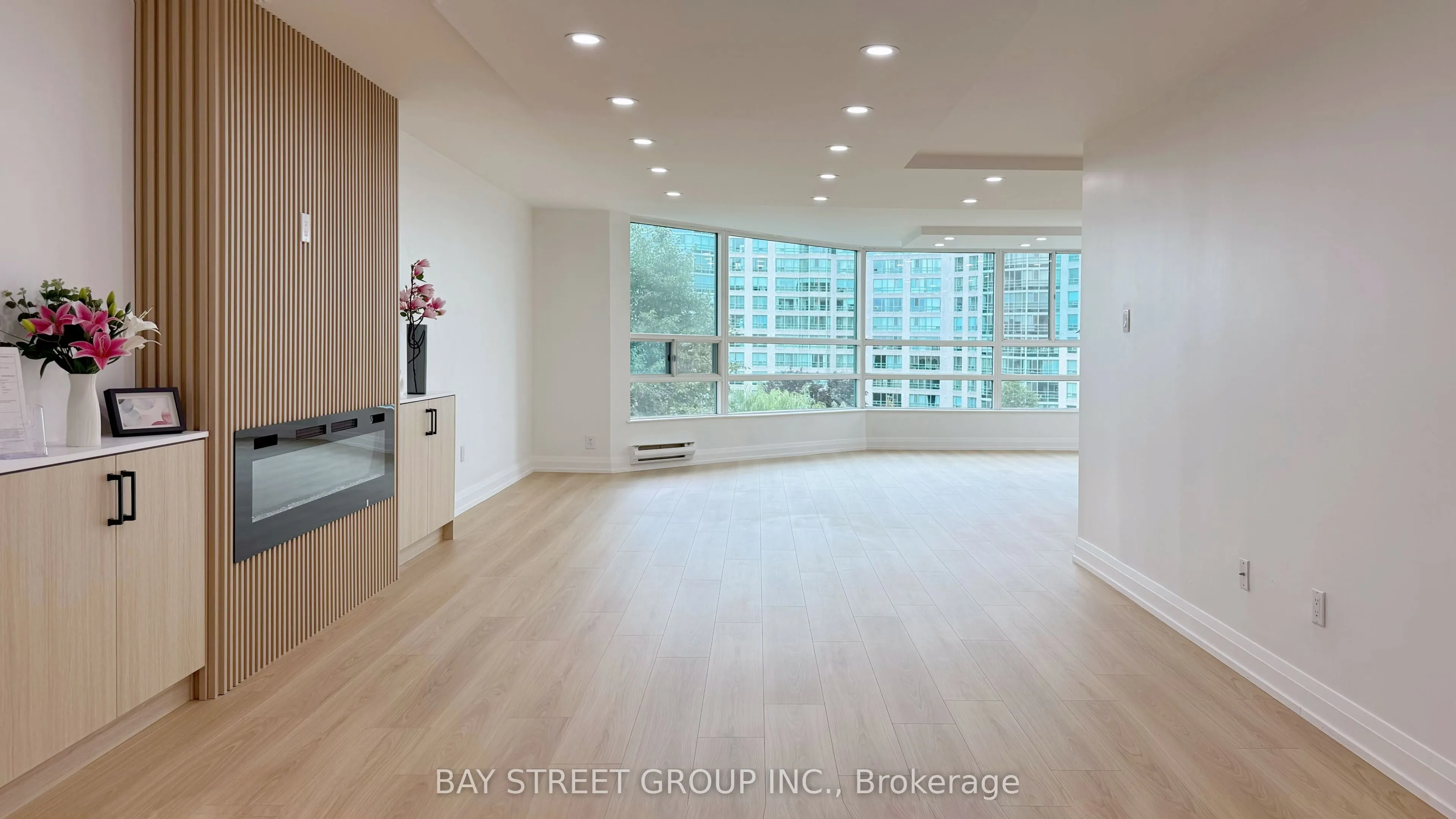 7905 Bayview Avenue, #606