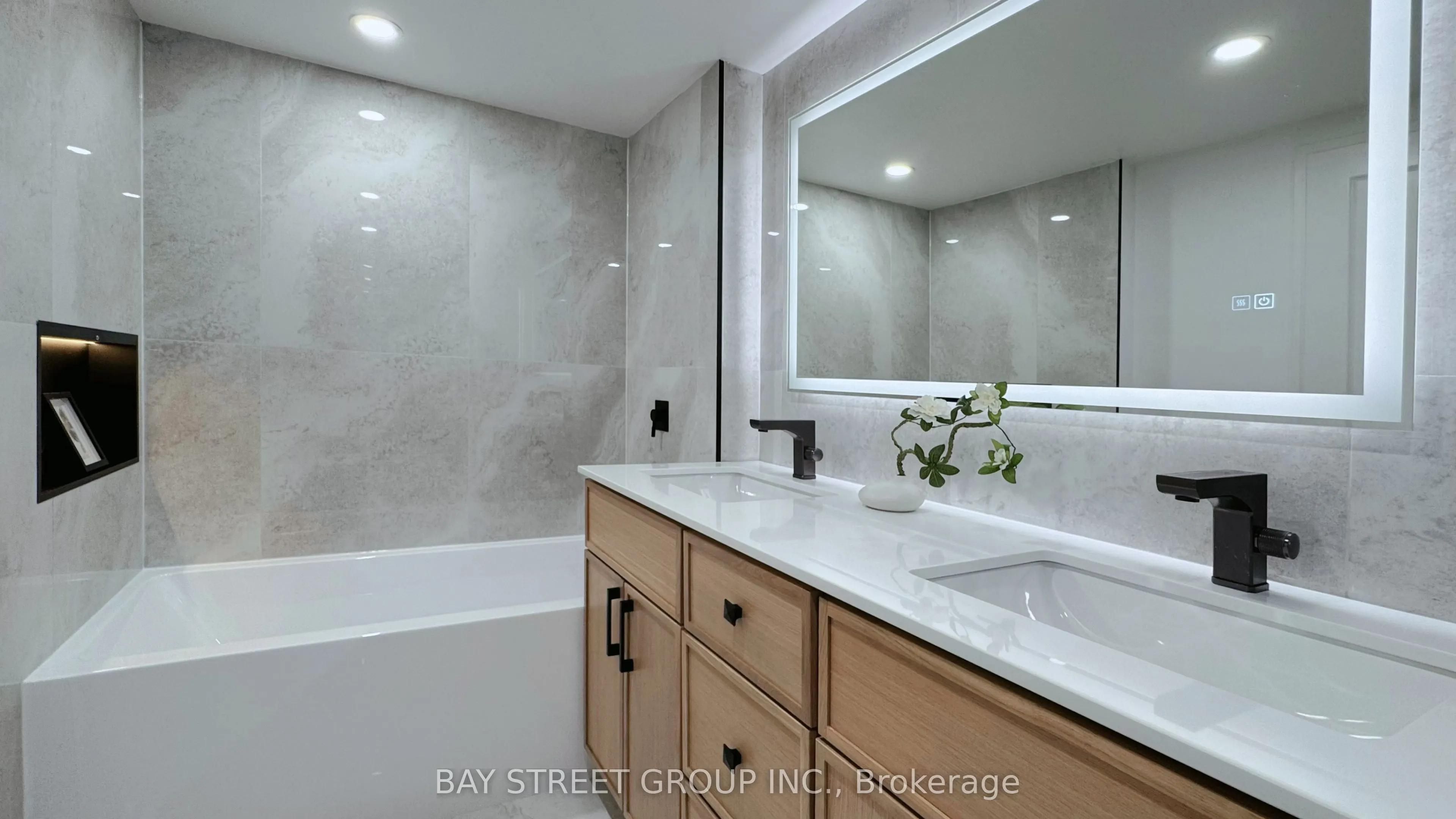 7905 Bayview Avenue, #606