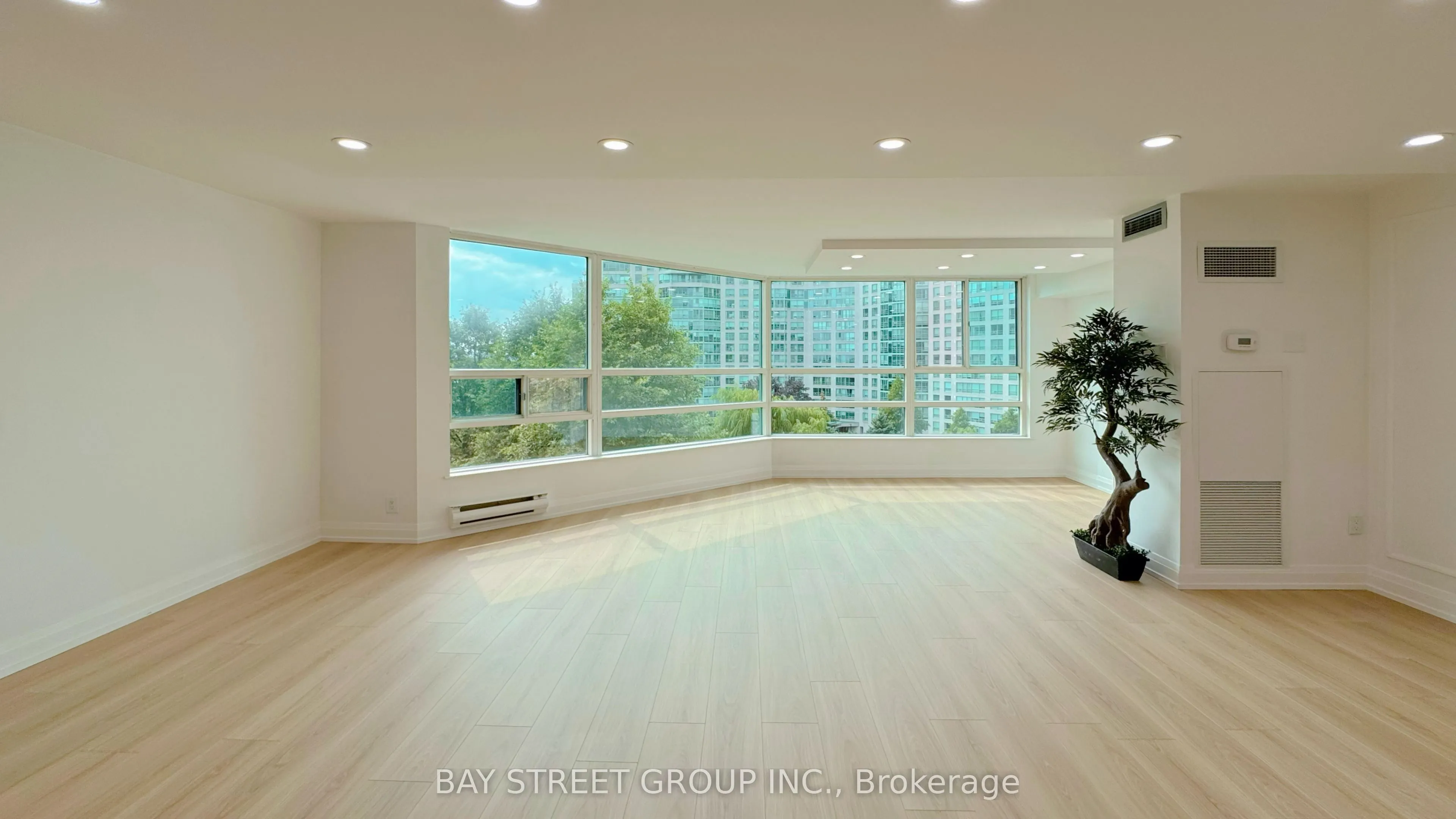 7905 Bayview Avenue, #606