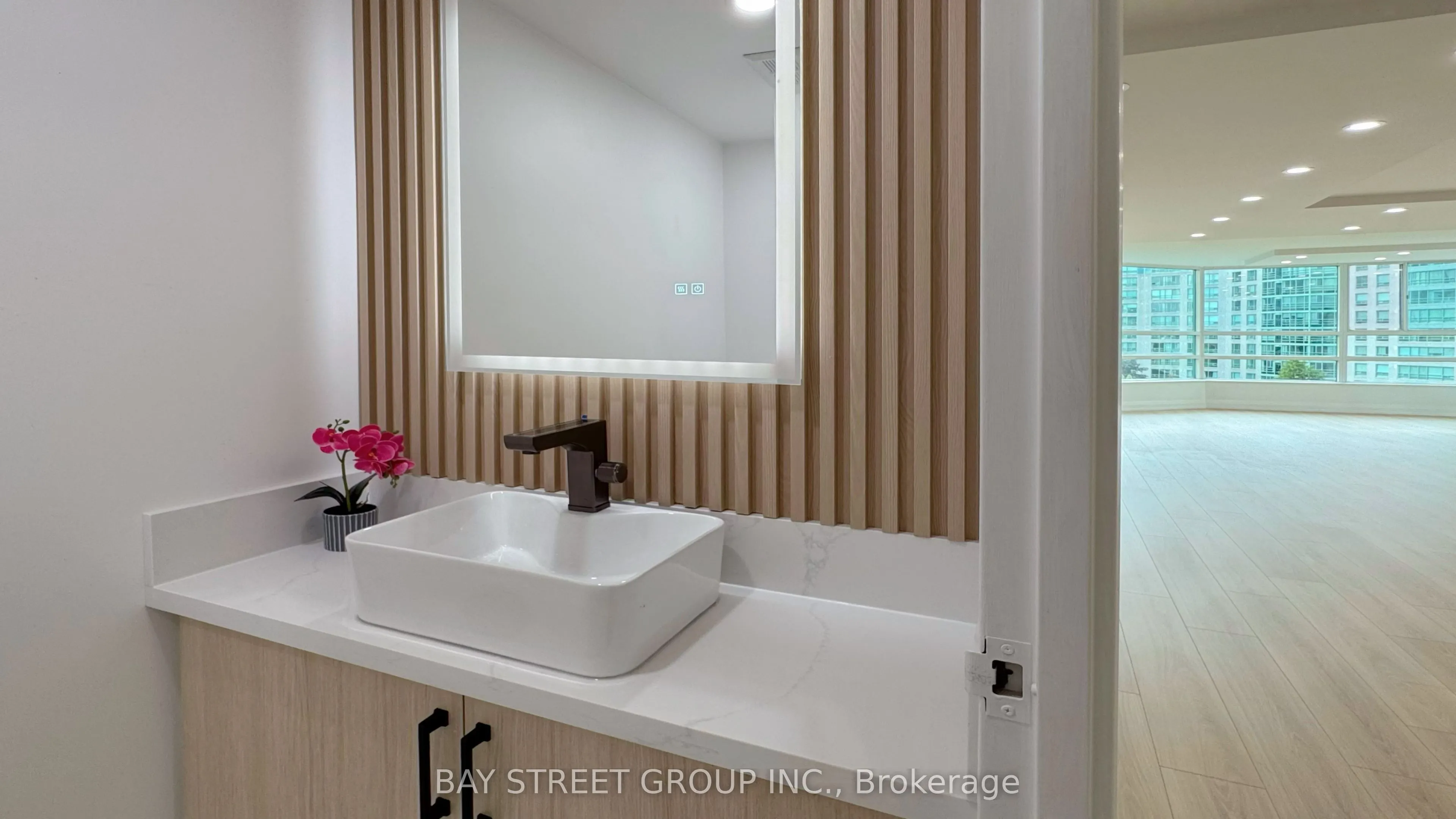 7905 Bayview Avenue, #606