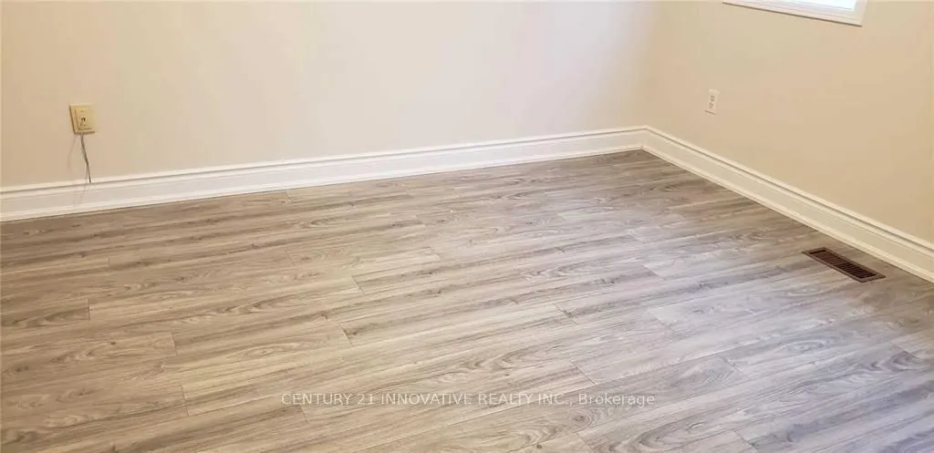 32 Yellowood Circle, #Upper