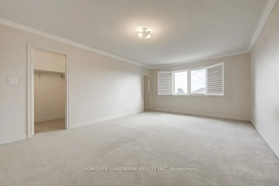92 Hawkes Drive, #upper
