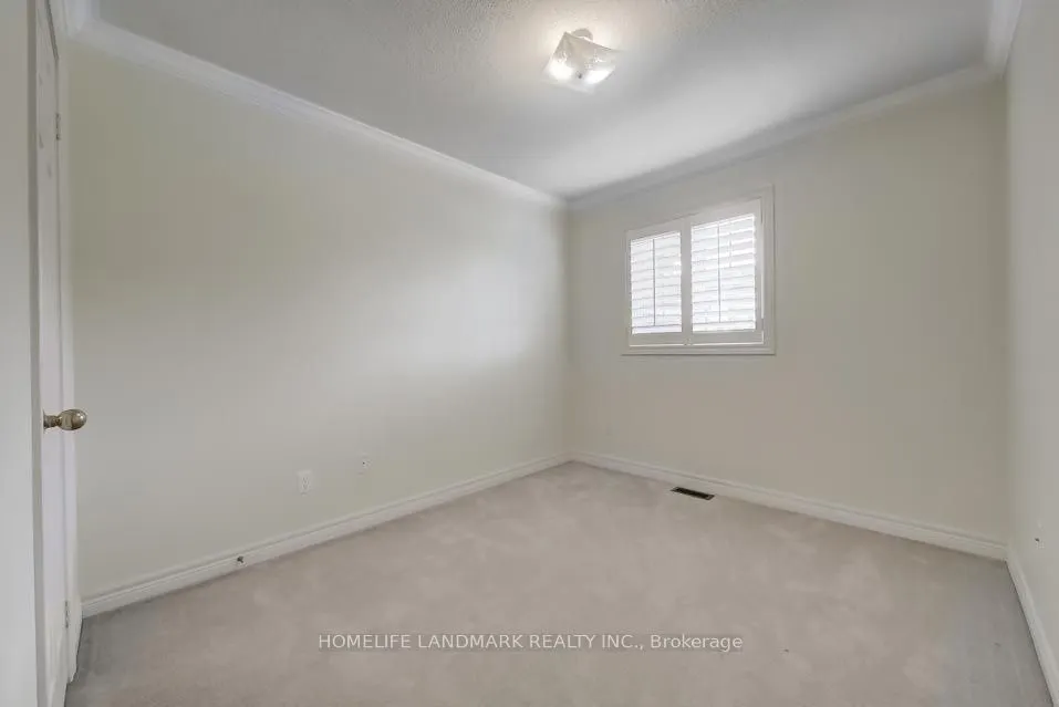92 Hawkes Drive, #upper