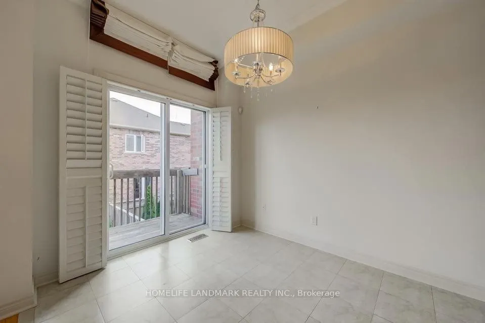 92 Hawkes Drive, #upper